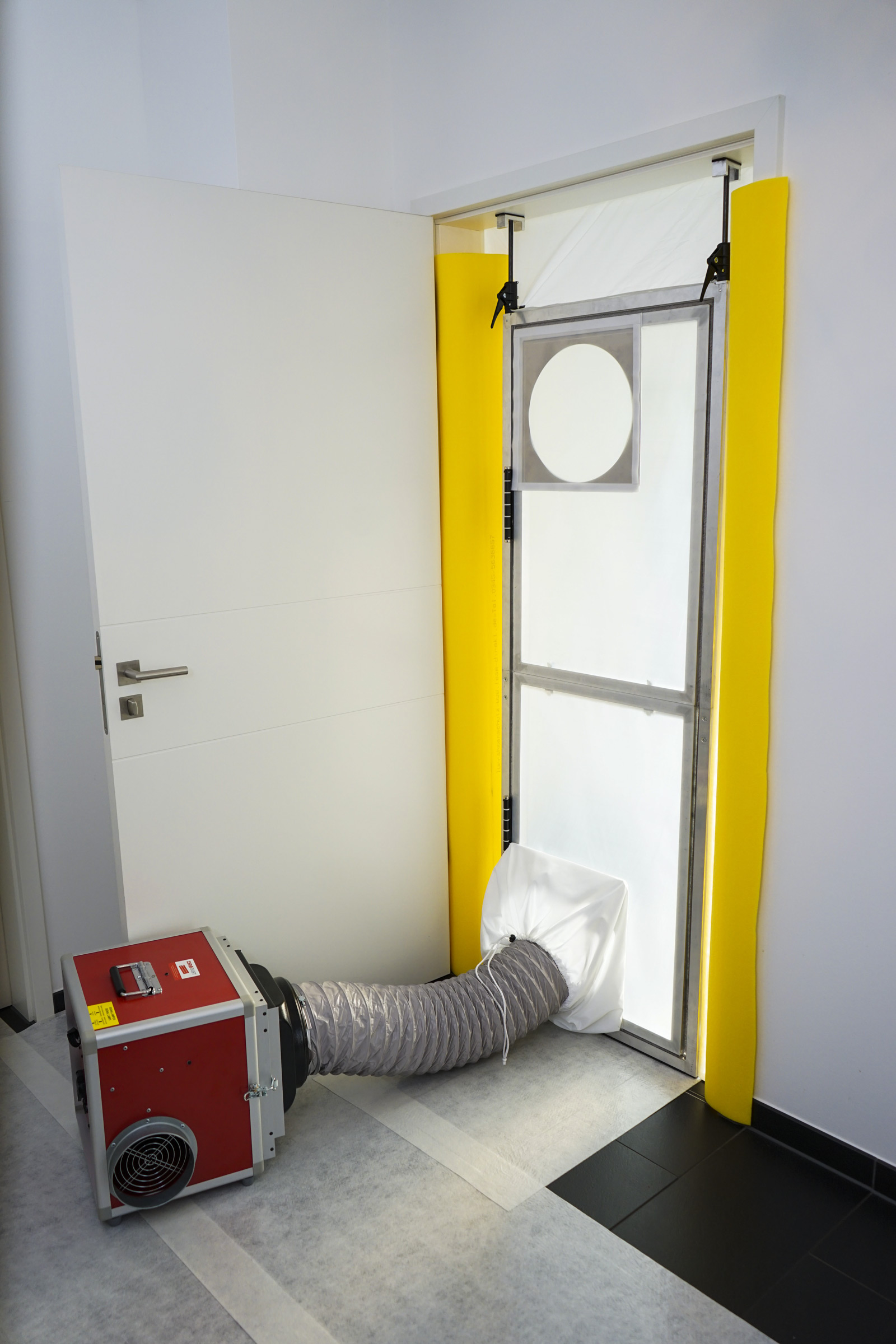 Zero Dust Türrahmen-Klemmschiene signalgelb 100–250 mm