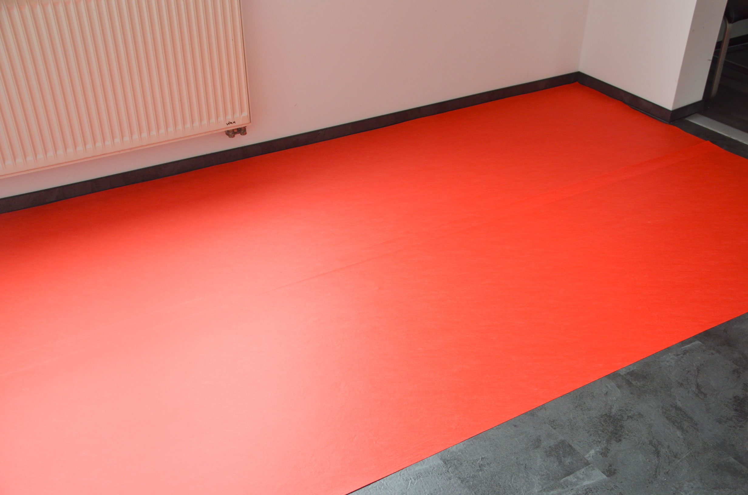 Rotes selbstklebendes Treppenschutzvlies 25 m² von Zero Dust