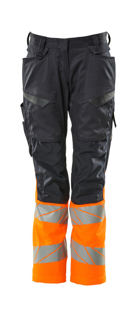 Frontansicht der MASCOT® ACCELERATE SAFE Warnschutzhose mit Knietaschen in Schwarzblau/Hi-vis Rot, reflektierende Streifen, Damenpassform Größe 82C42
