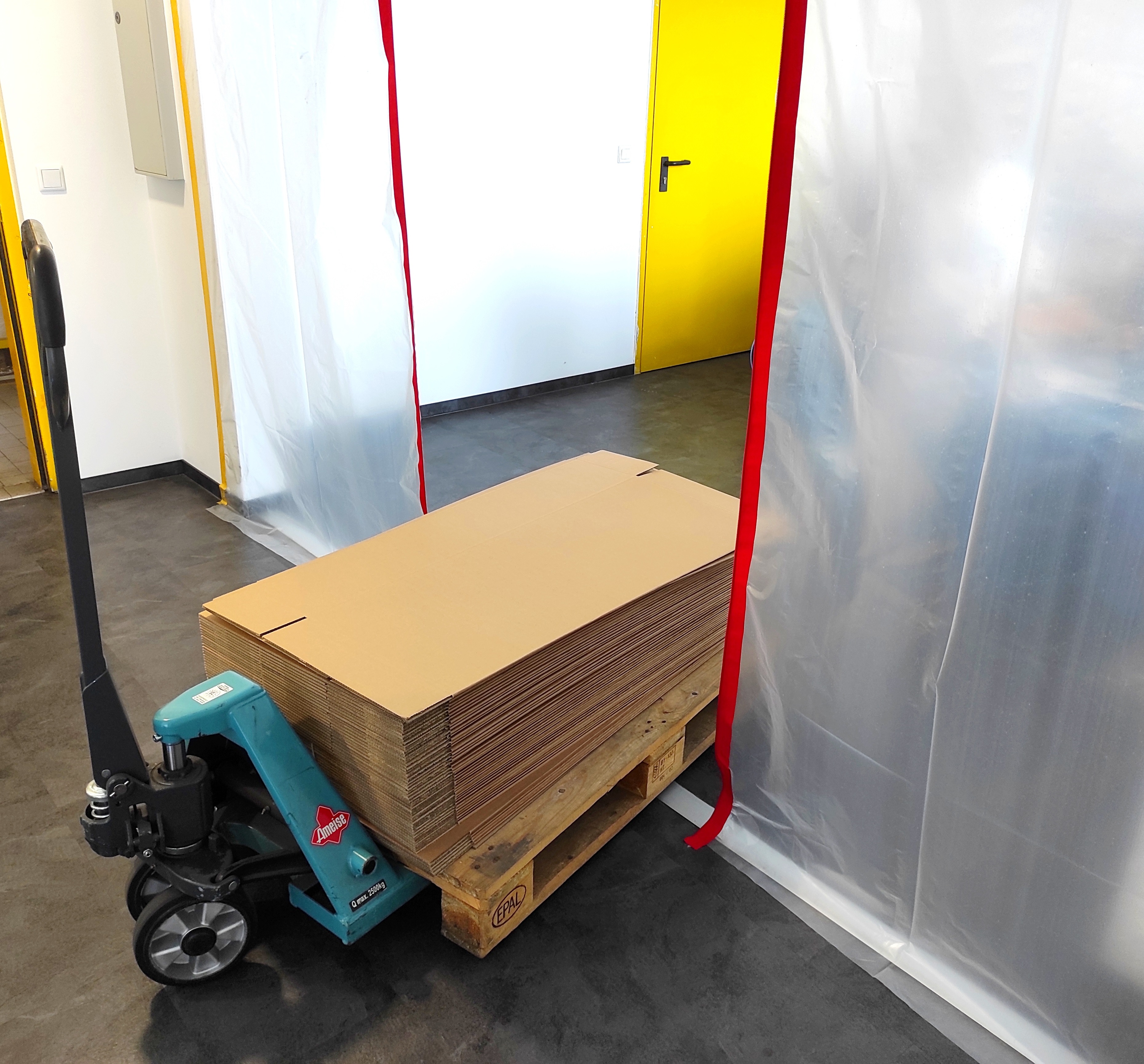 Multi-Staubschutztür breiter Durchgang mit Hubwagen durch Öf