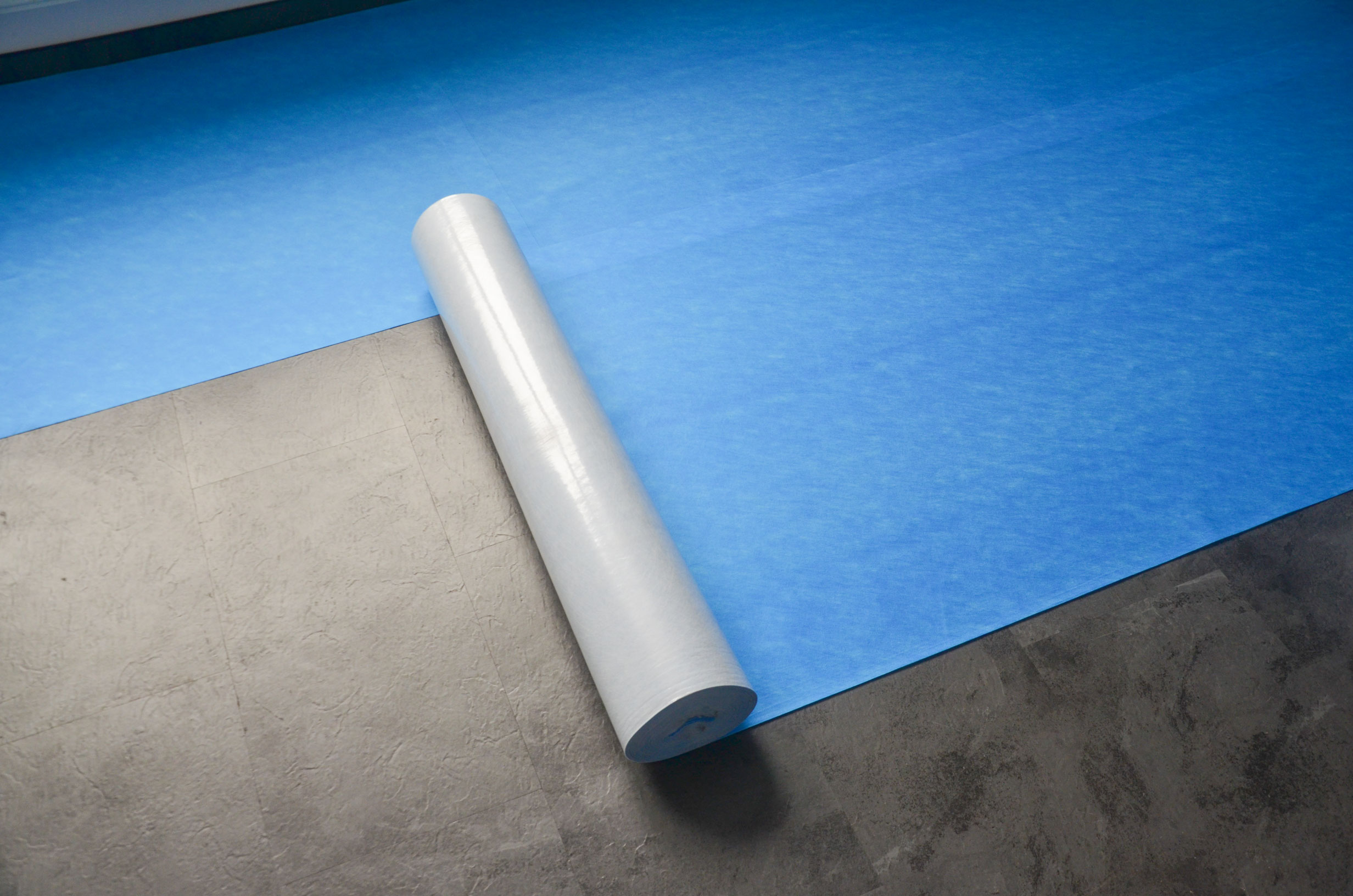 Blaues selbstklebendes Treppenschutzvlies 25 m² von Zero Dus