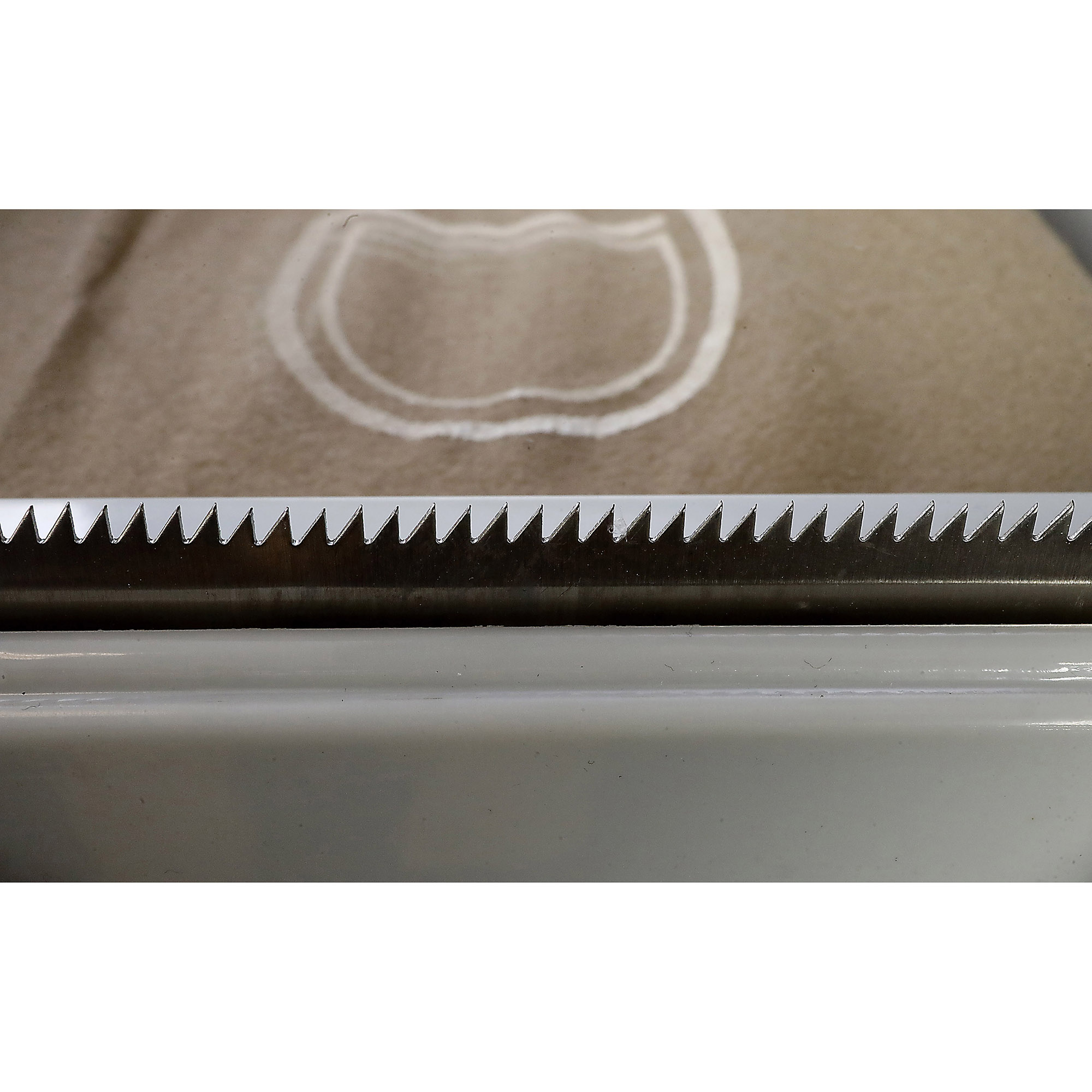 Zahnung der Schneideleiste am Zero Dust Schuhschleuse Folien