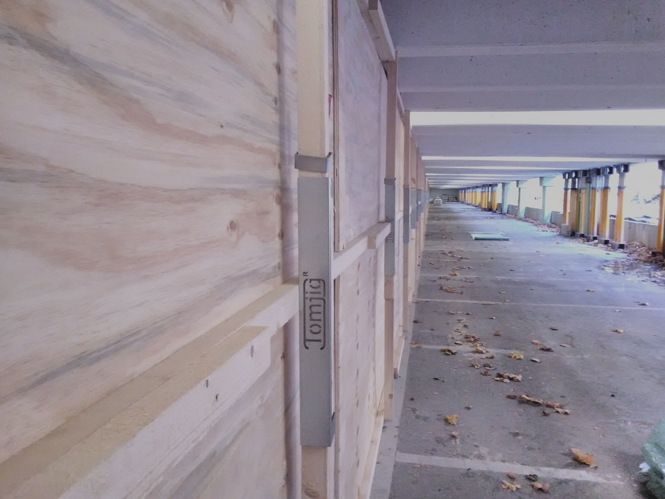 Tomjig Schnellspannvorrichtung an Dachlatten für Staubschutz