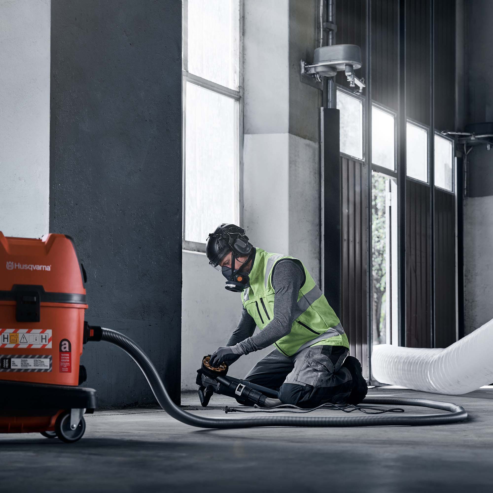 Husqvarna DE 35 H H-Klasse Staubabsauger im Profieinsatz
