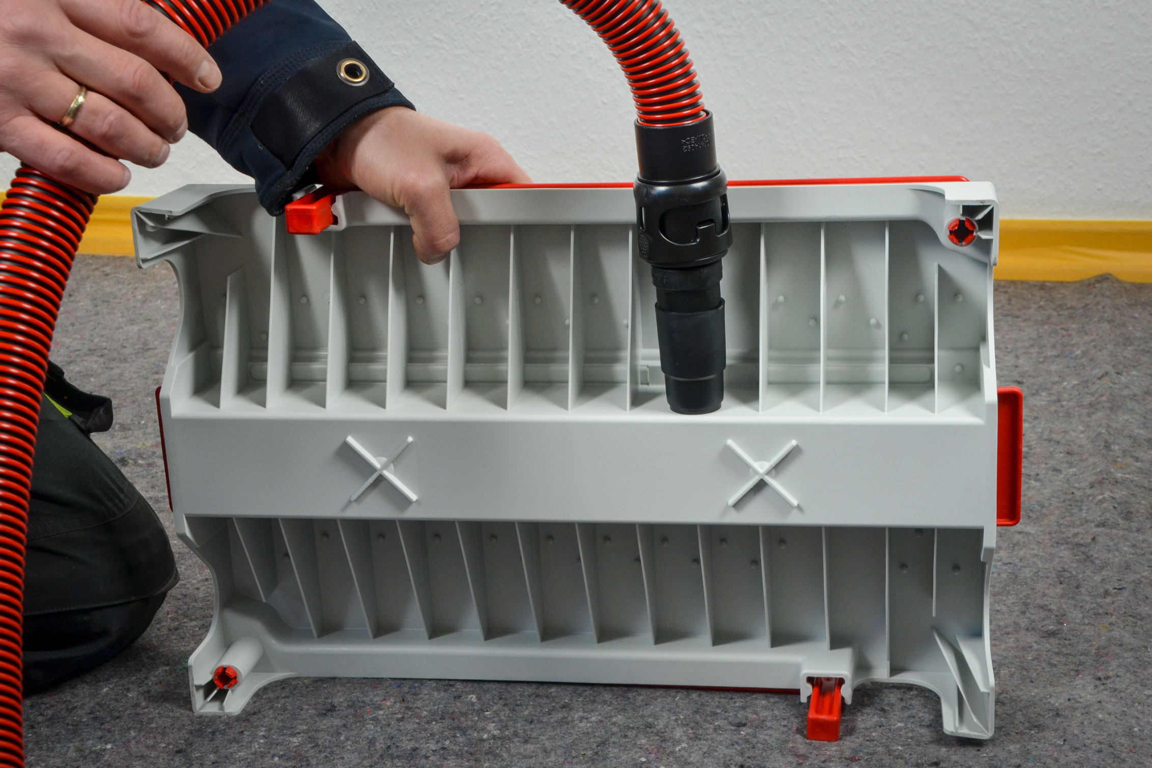 Zero Dust Fliesen Staubbox mit angeschlossenem Entstauber