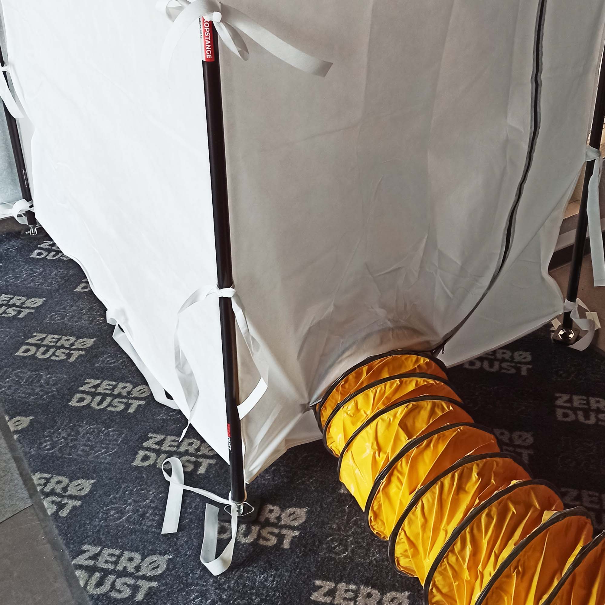 Zero Dust Einkammerschleuse aus PP Vlies mit 2 Reißverschlüs