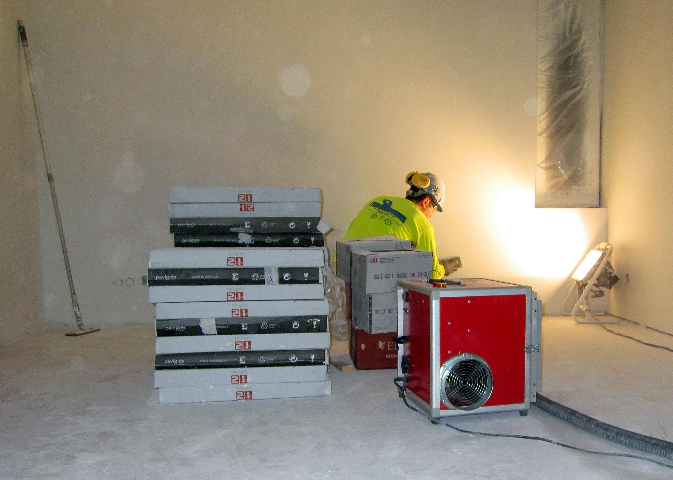 Bau-Luftreiniger Pullman Ermator A1000 mit Pendeltür und Vor