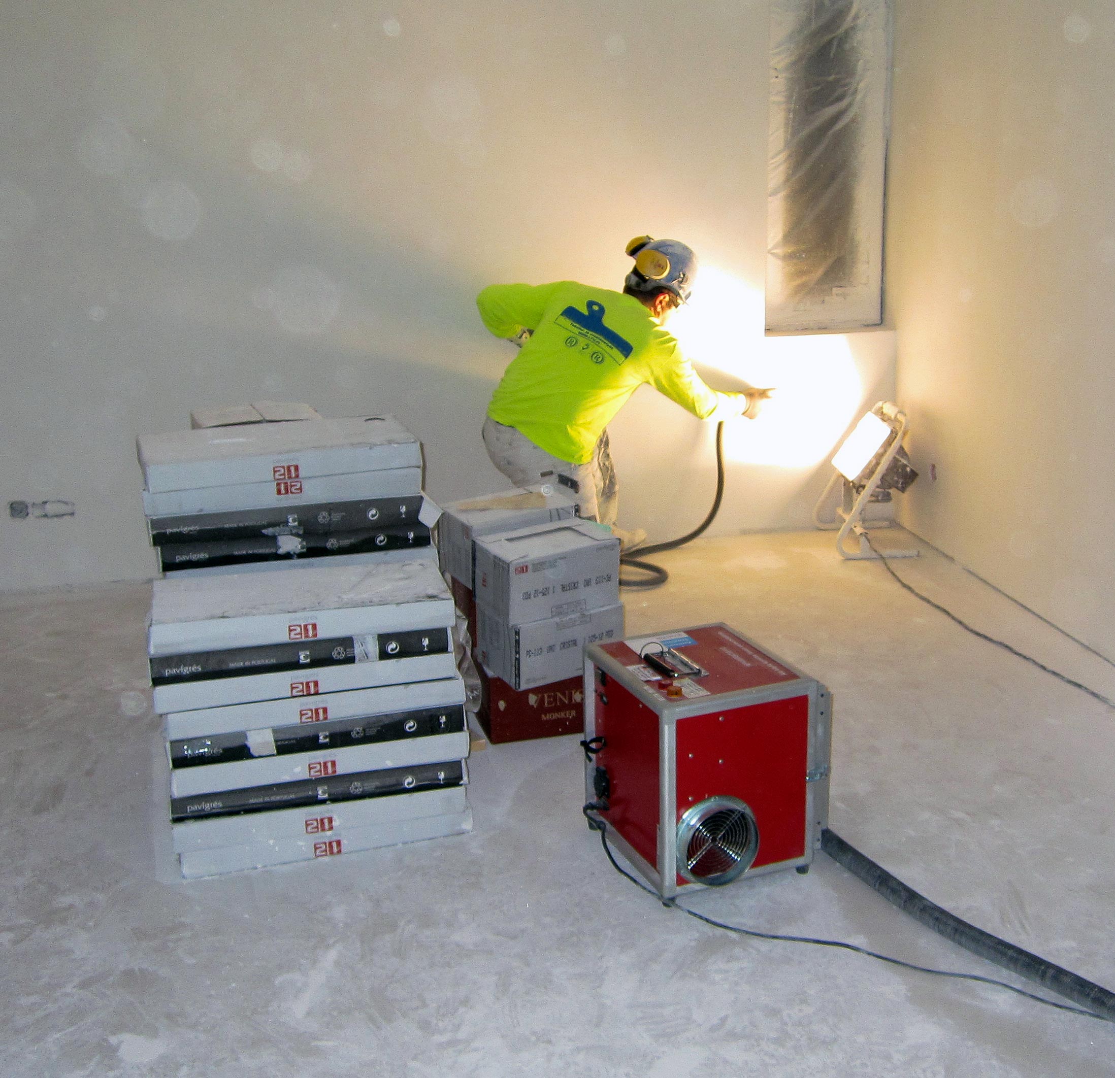 Bau-Luftreiniger Pullman Ermator A1000 mit Pendeltür und Vor