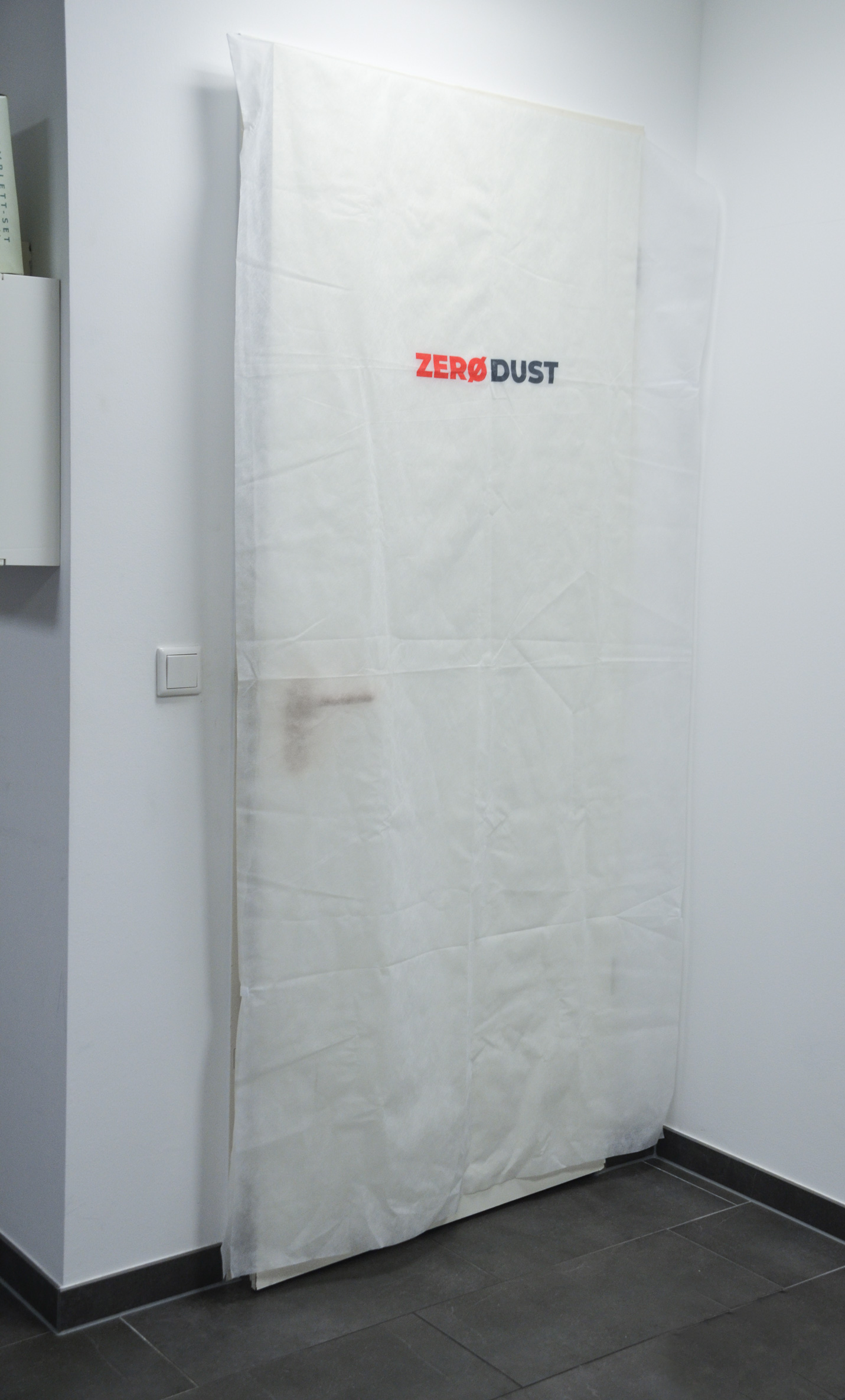 Zero Dust Abdeckhaube für Türflügel 110x205 cm starkes PP-Vl