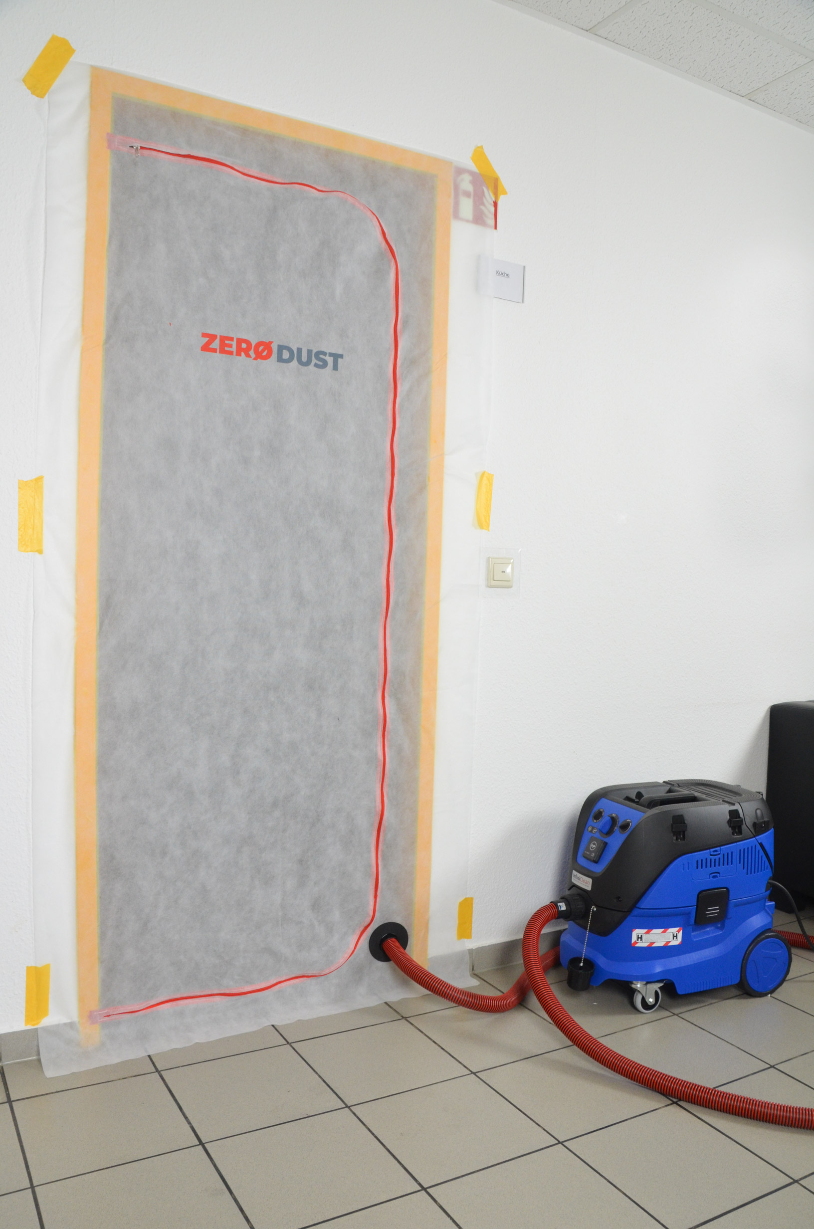 Zero Dust Schlauchdurchführung 110x50 mm an Staubschutzwand