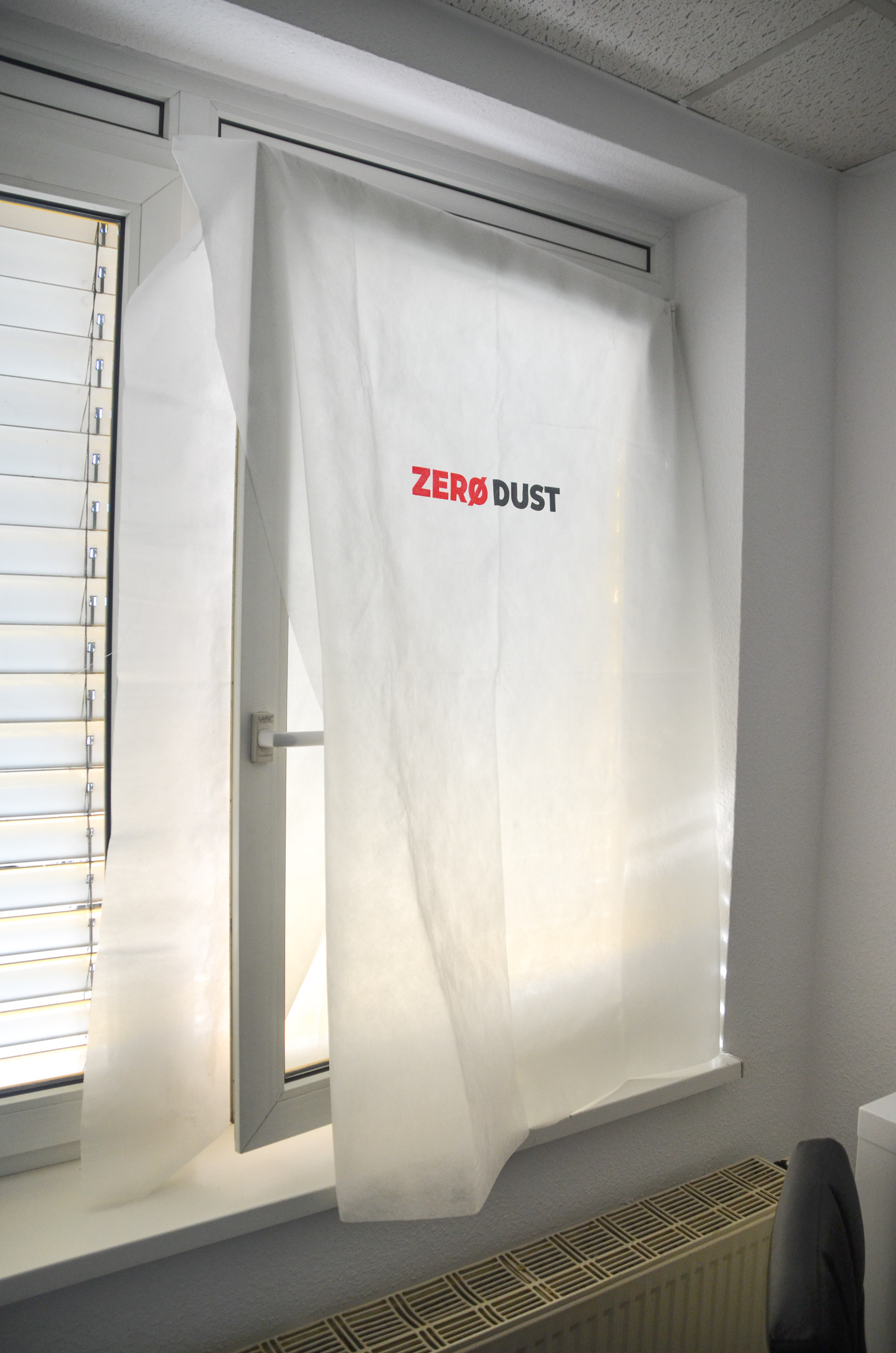 Zero Dust Abdeckhaube für Fensterflügel 110 x 150 cm aus PP-