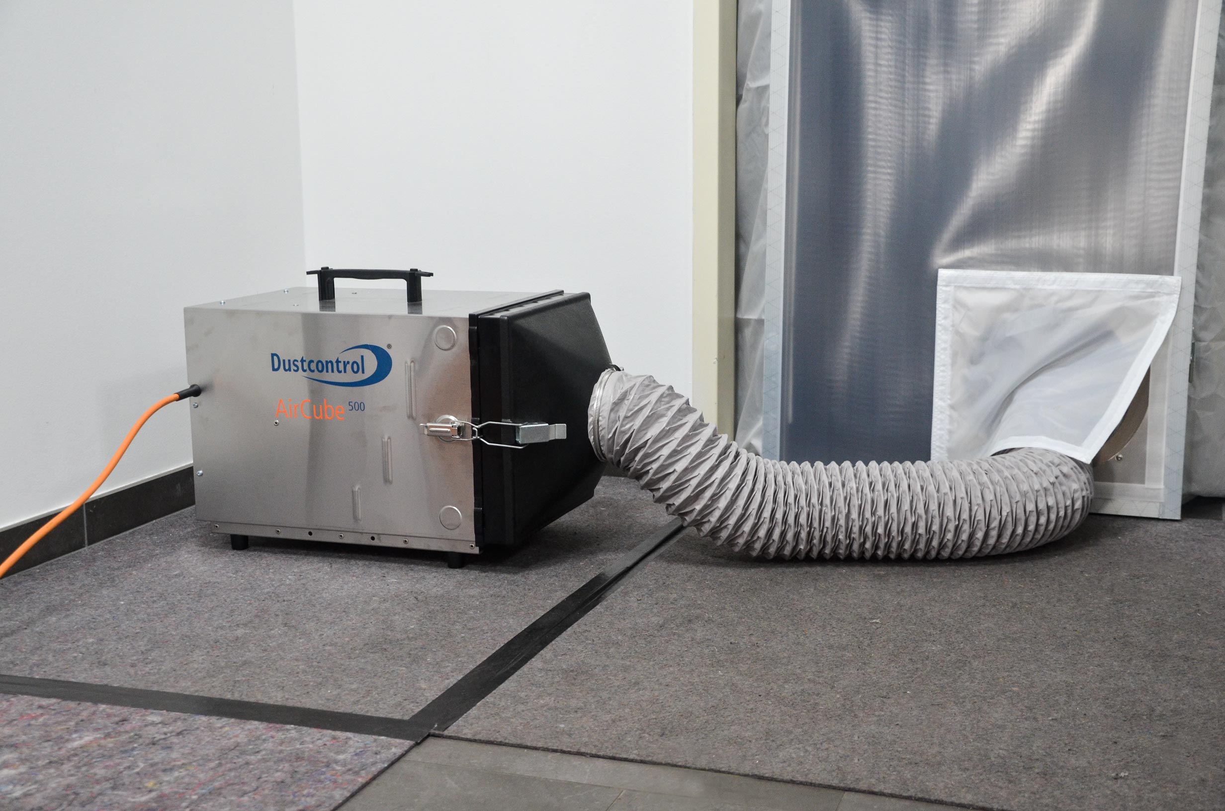 Dustcontrol Bau-Luftreiniger DC AirCube 500 mit Abluftschlau