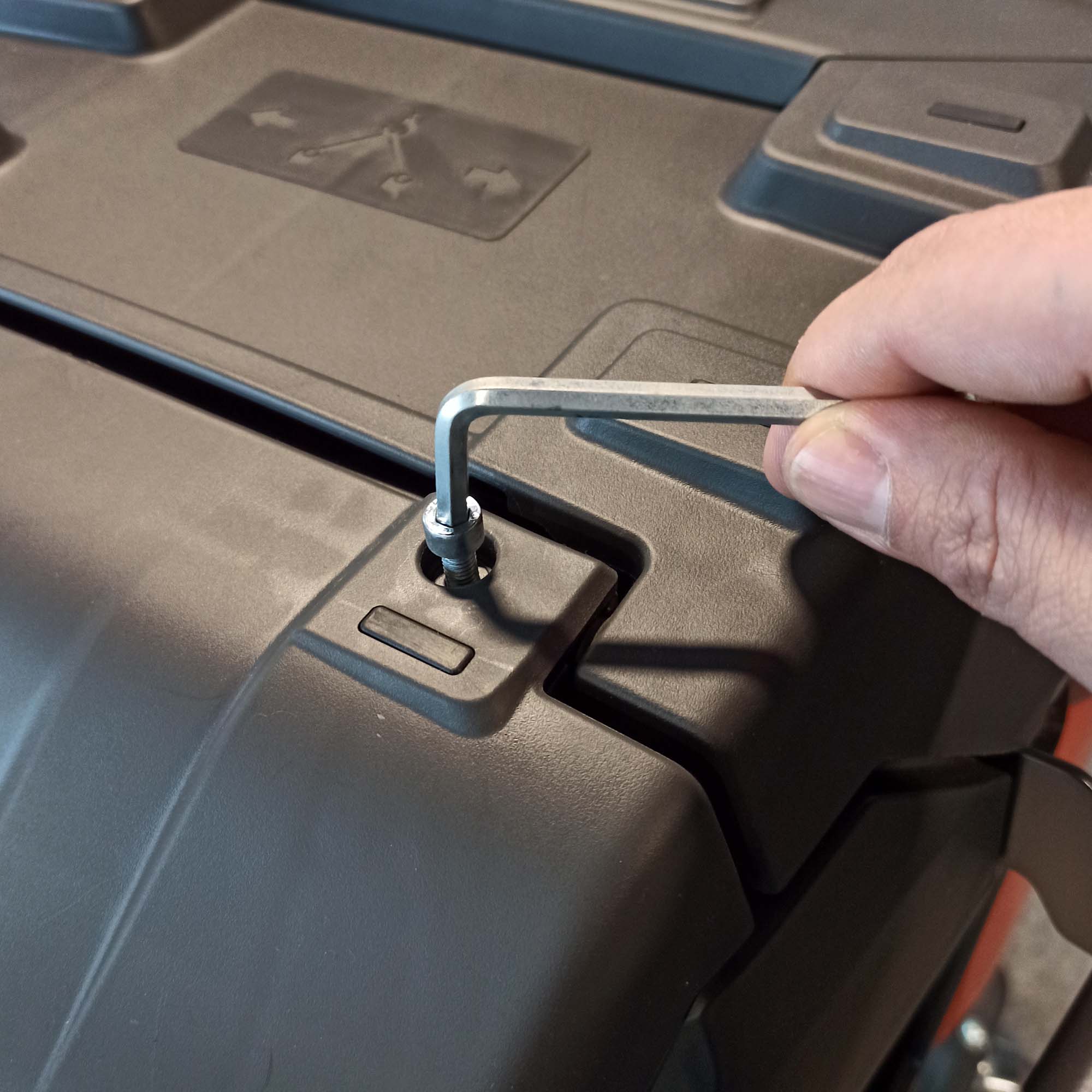 Montage des HEPA H13 Filters im Husqvarna® DE130 H