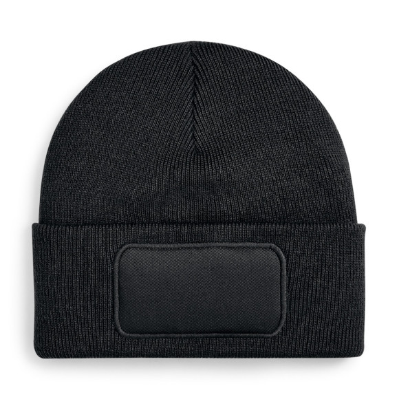 Schwarze Strick-Beanie mit breiter Krempe und Aufnäher