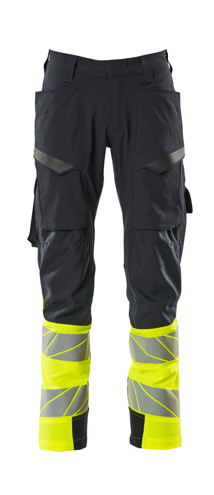 Vorderansicht der MASCOT® ACCELERATE SAFE Warnschutzhose mit Schenkeltaschen in Schwarzblau/Hi-vis Gelb 76C46 mit reflektierenden Einsätzen