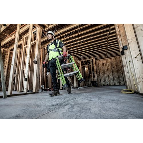 SURE STEP Fiberglas Stufenstehleiter Little Giant auf Bauste