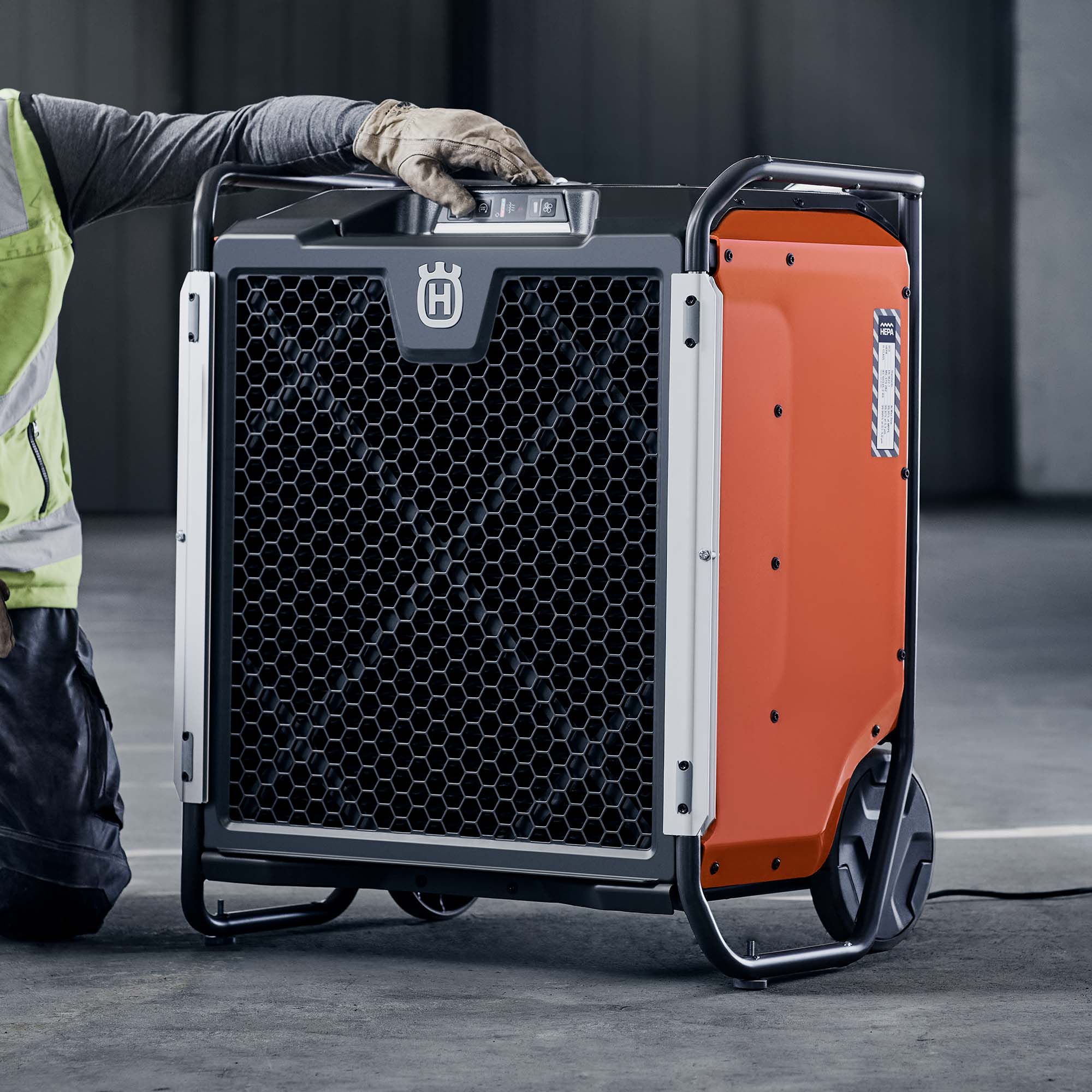 Husqvarna A100 Bau-Luftreiniger mit HEPA 13 Filter auf Baust