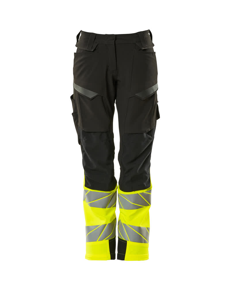 Vorderansicht der MASCOT® ACCELERATE SAFE Warnschutzhose mit Knietaschen, zweifarbige Damen-Arbeitshose in Moosgrün/Hi-vis Orange mit Reflexstreifen