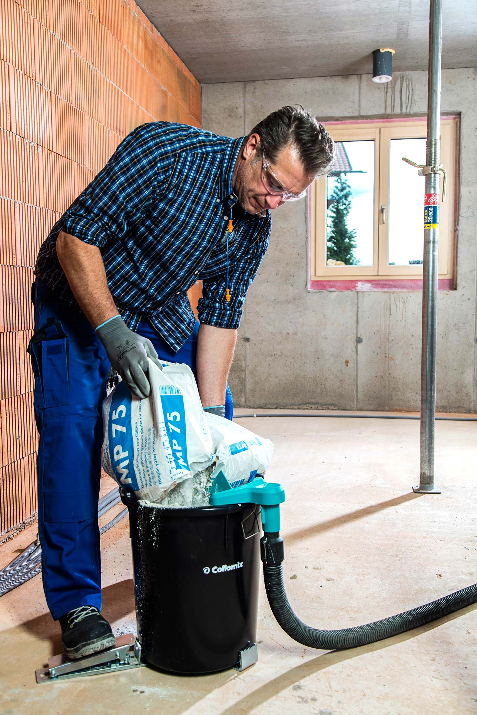 Anwendung der Collomix Mobile Staubabsaugung dust.EX auf Bau