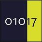 Quadratisches Logo mit der Zahl 01017 auf dunkelblauem und gelbem Balken-Hintergrund