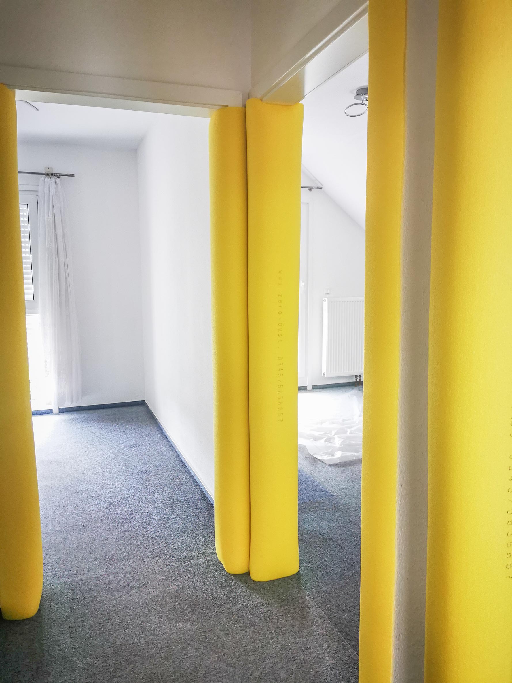 Zero Dust Türrahmen-Klemmschiene signalgelb 100–250 mm