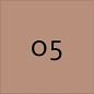 Quadratisches Farbmuster mit der Nummer 05 in einem warmen Braunton