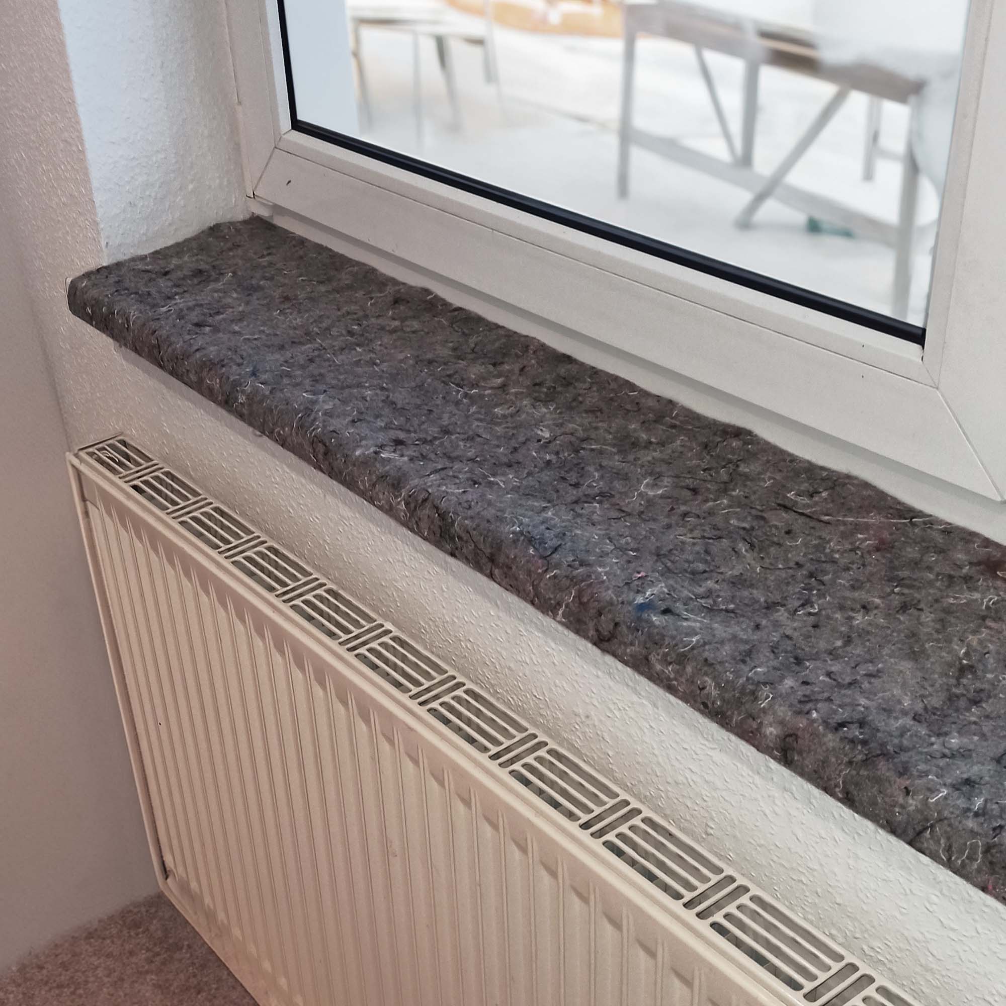 Zero Dust TSV Treppenschutzvlies grau auf Fensterbank