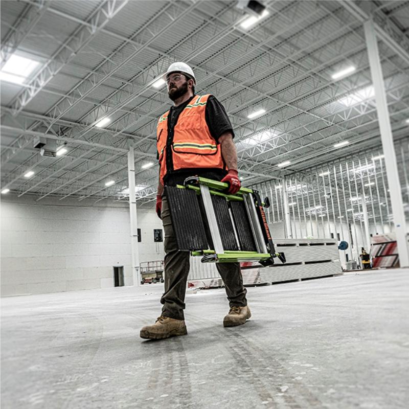 JUMBO STEP PRO Klapptreppe 3 Stufen Fiberglas im Einsatz