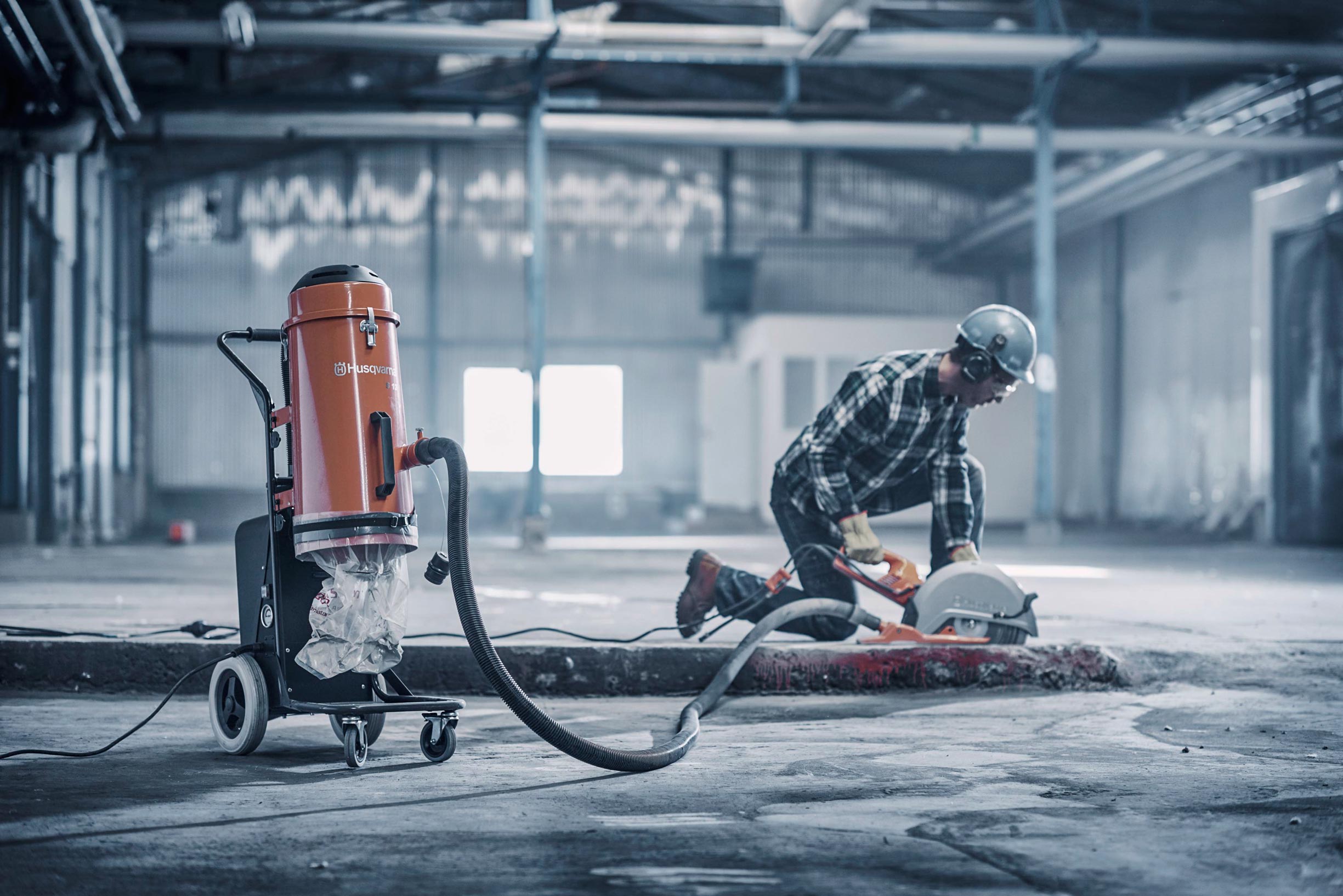 Husqvarna S13 Staubabscheider mit HEPA H13 auf Baustelle