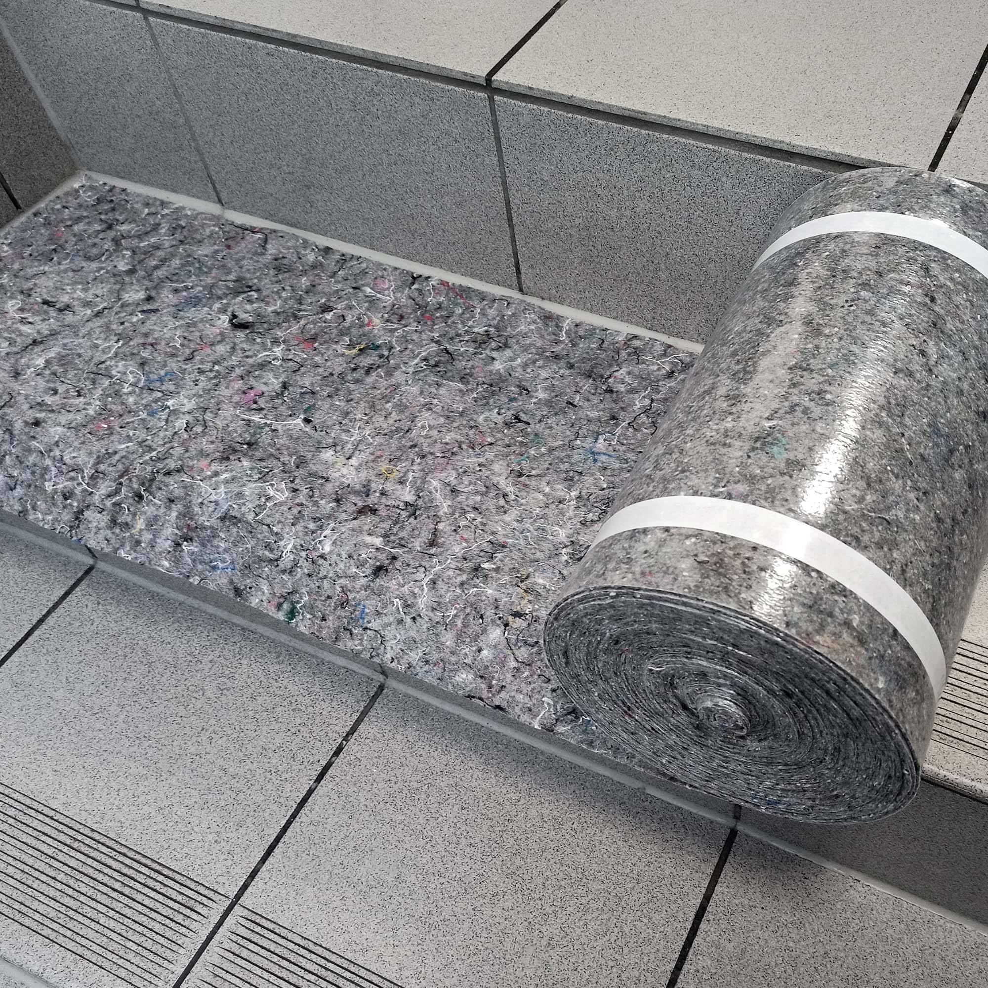 Zero Dust TSV Treppenschutzvlies 33 cm x 25 m grau auf Trepp