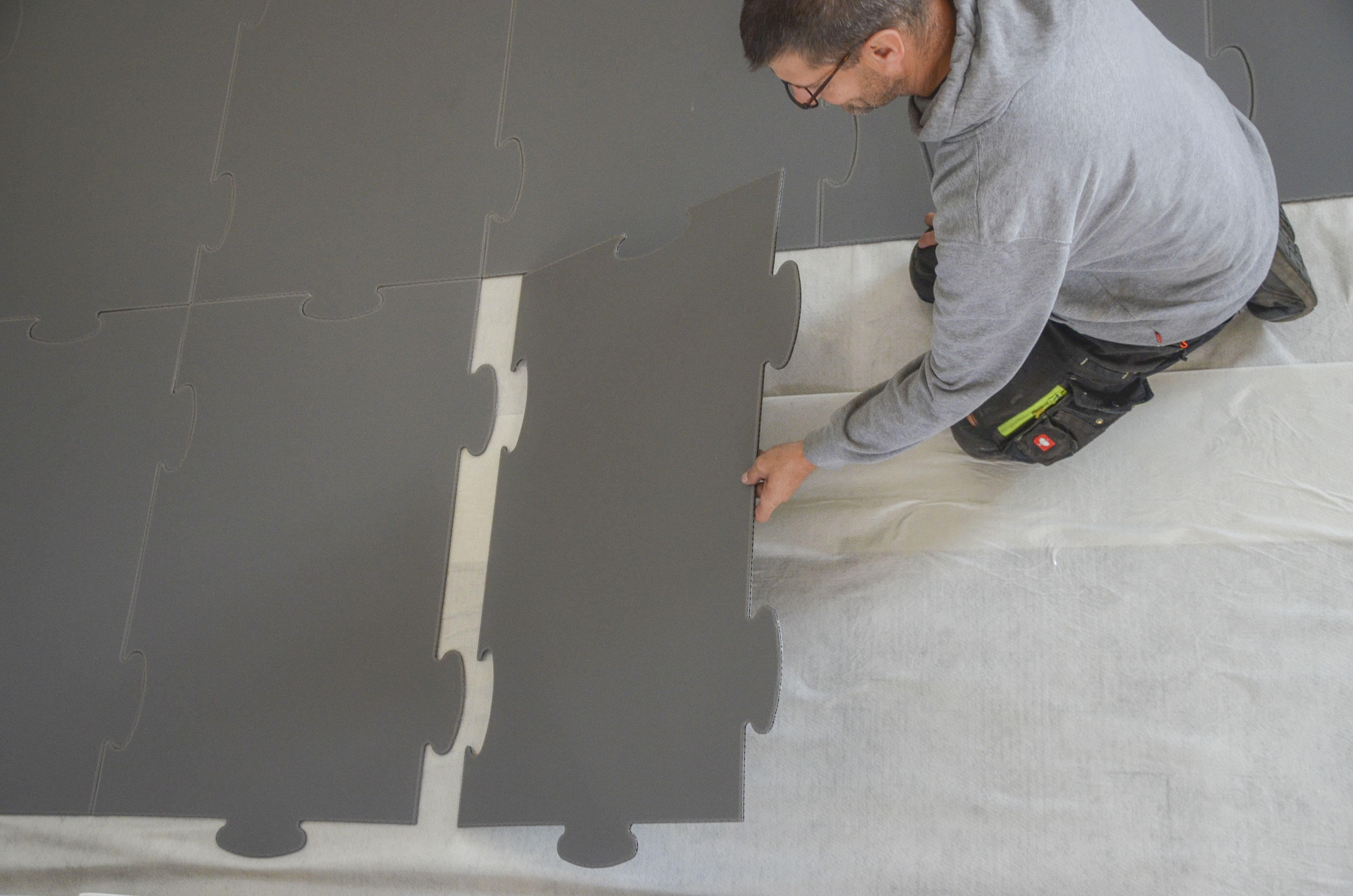 Verlegung der HBS Hallenbodenschutz Abdeckplatten von Zero D