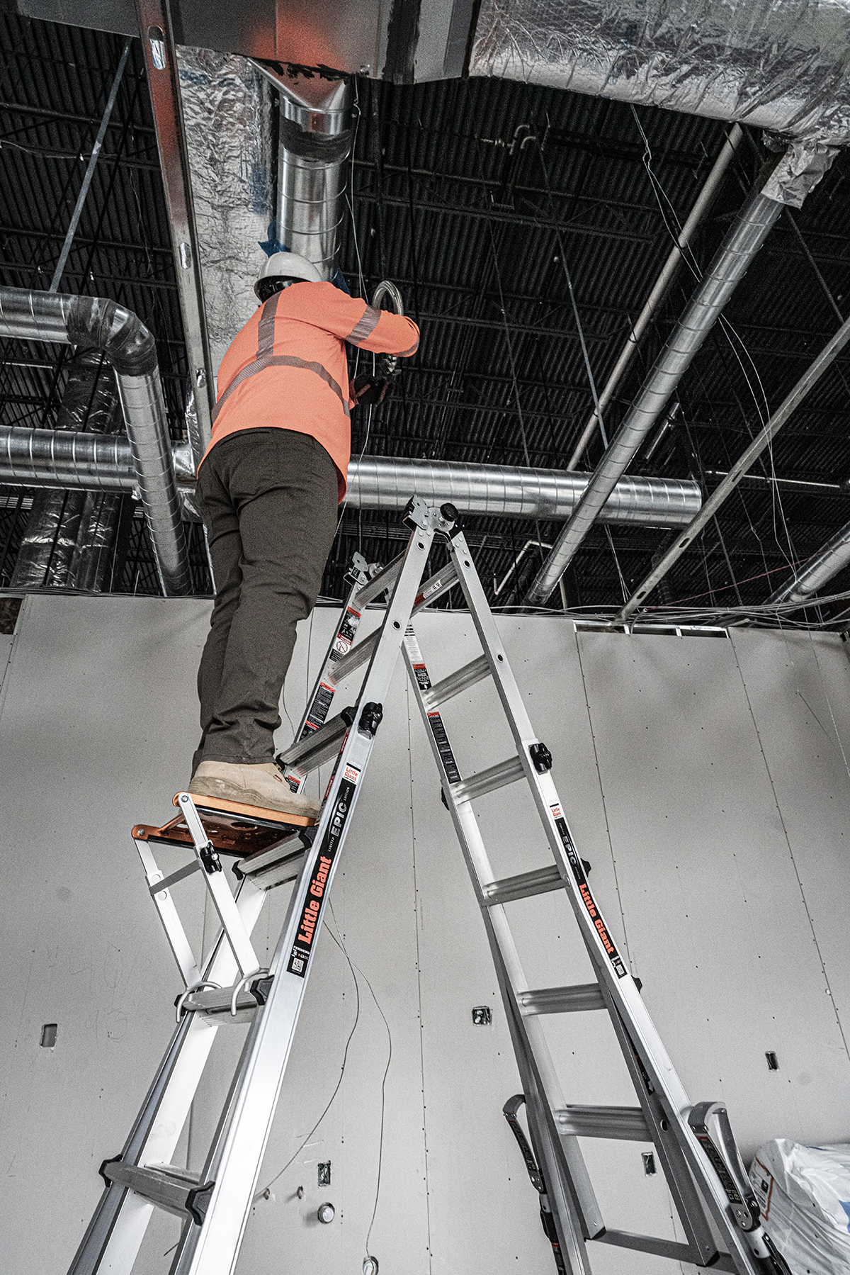 PLATTFORM PRO Einhängetritt Little Giant als sichere Standpl