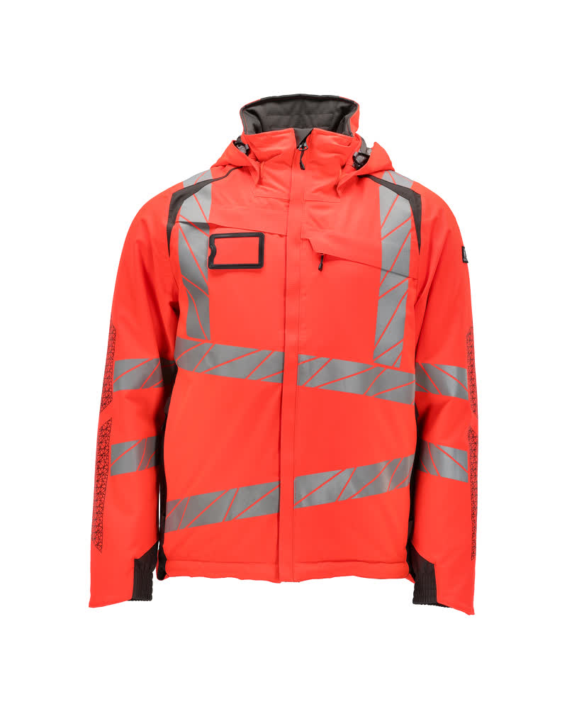 Vorderansicht der MASCOT® ACCELERATE SAFE Winterjacke in hi-vis Rot/Dunkelanthrazit, zweifarbige Winterwarnschutzjacke mit reflektierenden Streifen in Größe 2XL