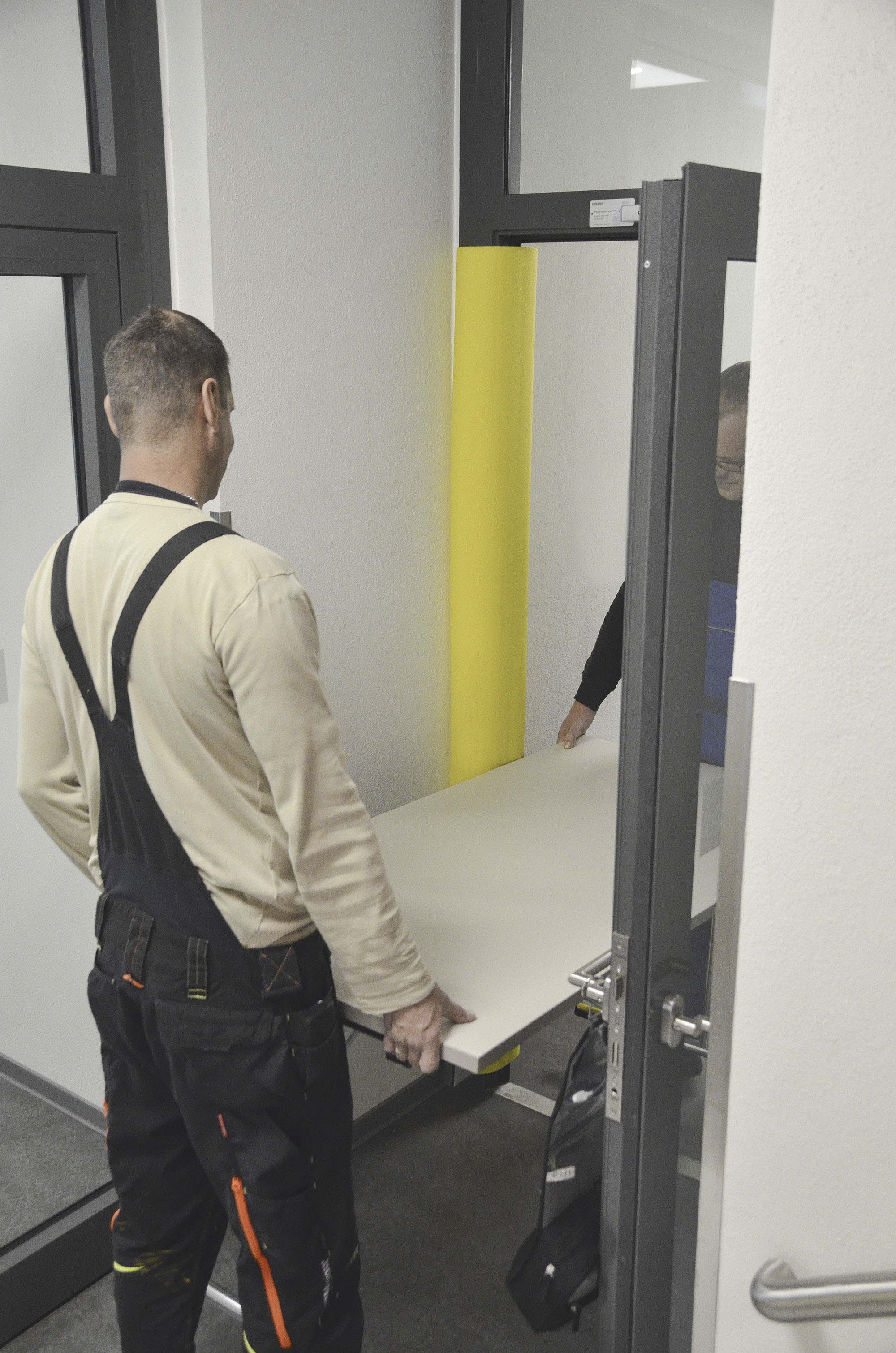 Zero Dust Türrahmen-Klemmschiene signalgelb PE 100–250 mm