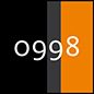 Quadratisches Icon mit schwarzem Hintergrund, orange-schwarzem Vertikalbalken rechts und weißer Zahl 0998