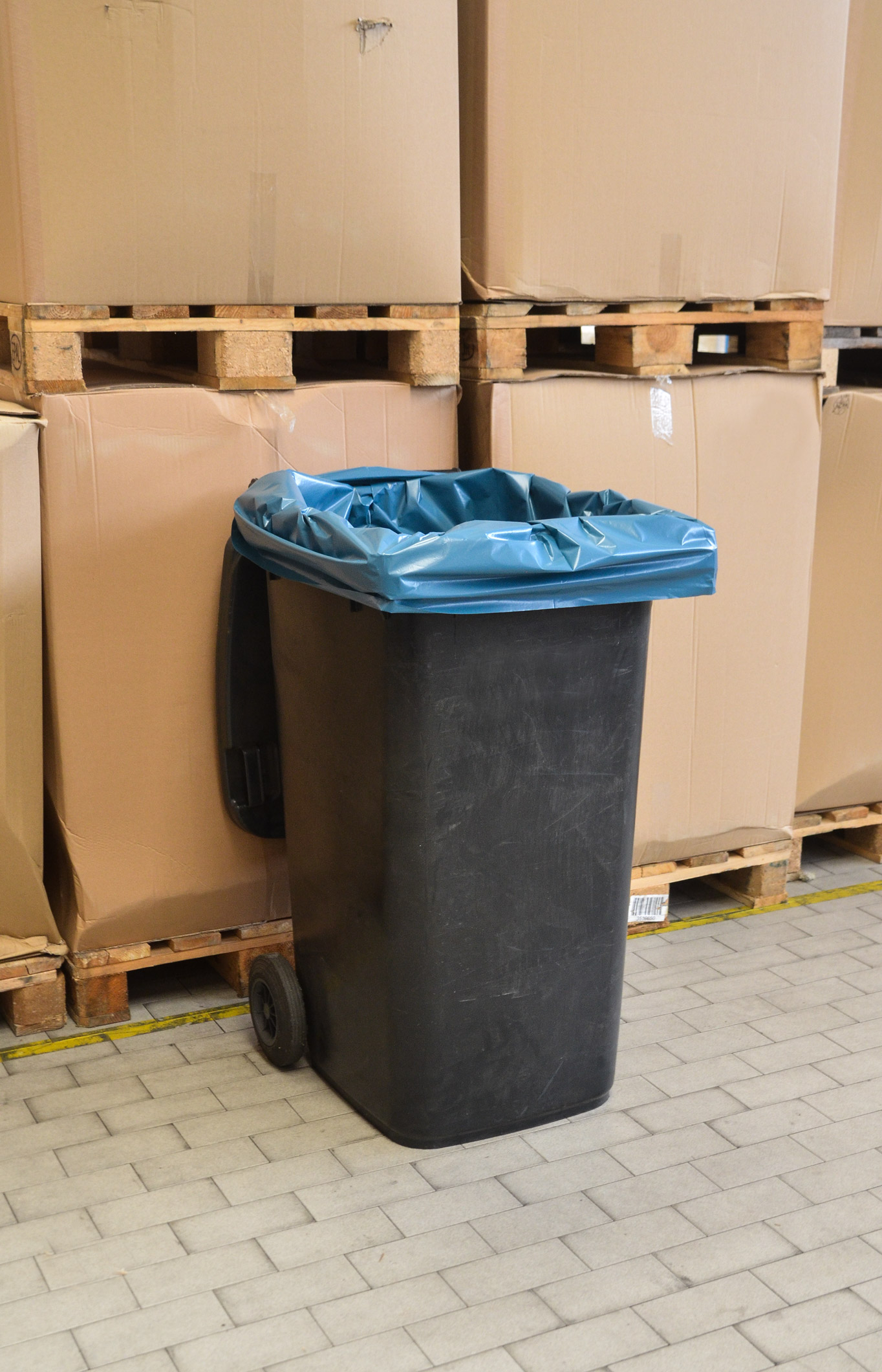 Blauer LDPE Müllsack 240L Typ 100 in Tonne