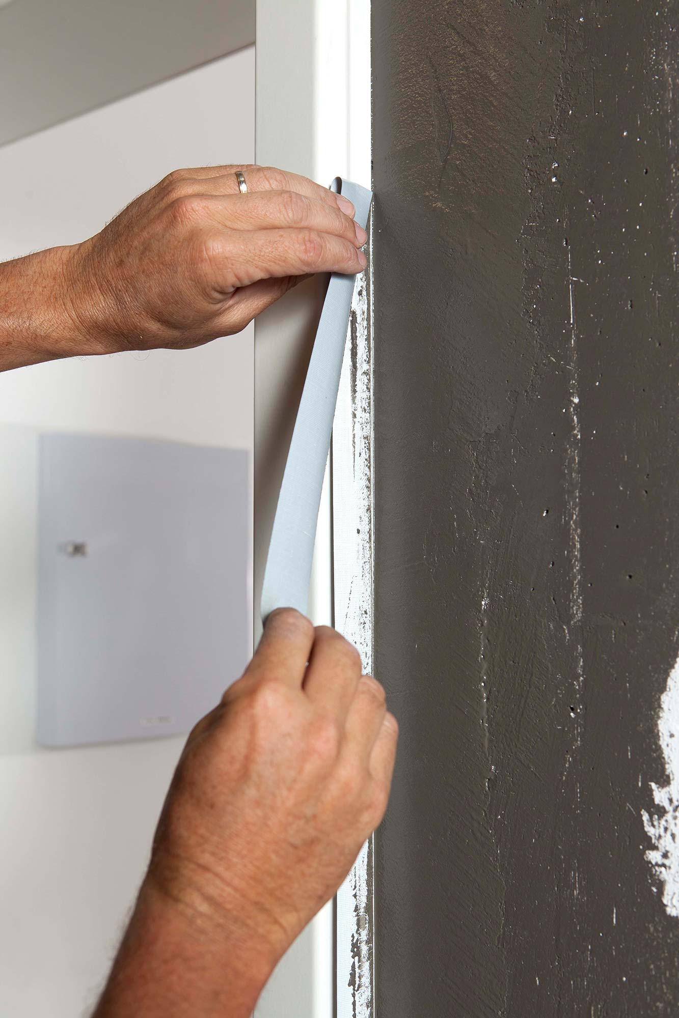 KIP UV-Gewebeklebeband extra Premium Plus beim Abkleben