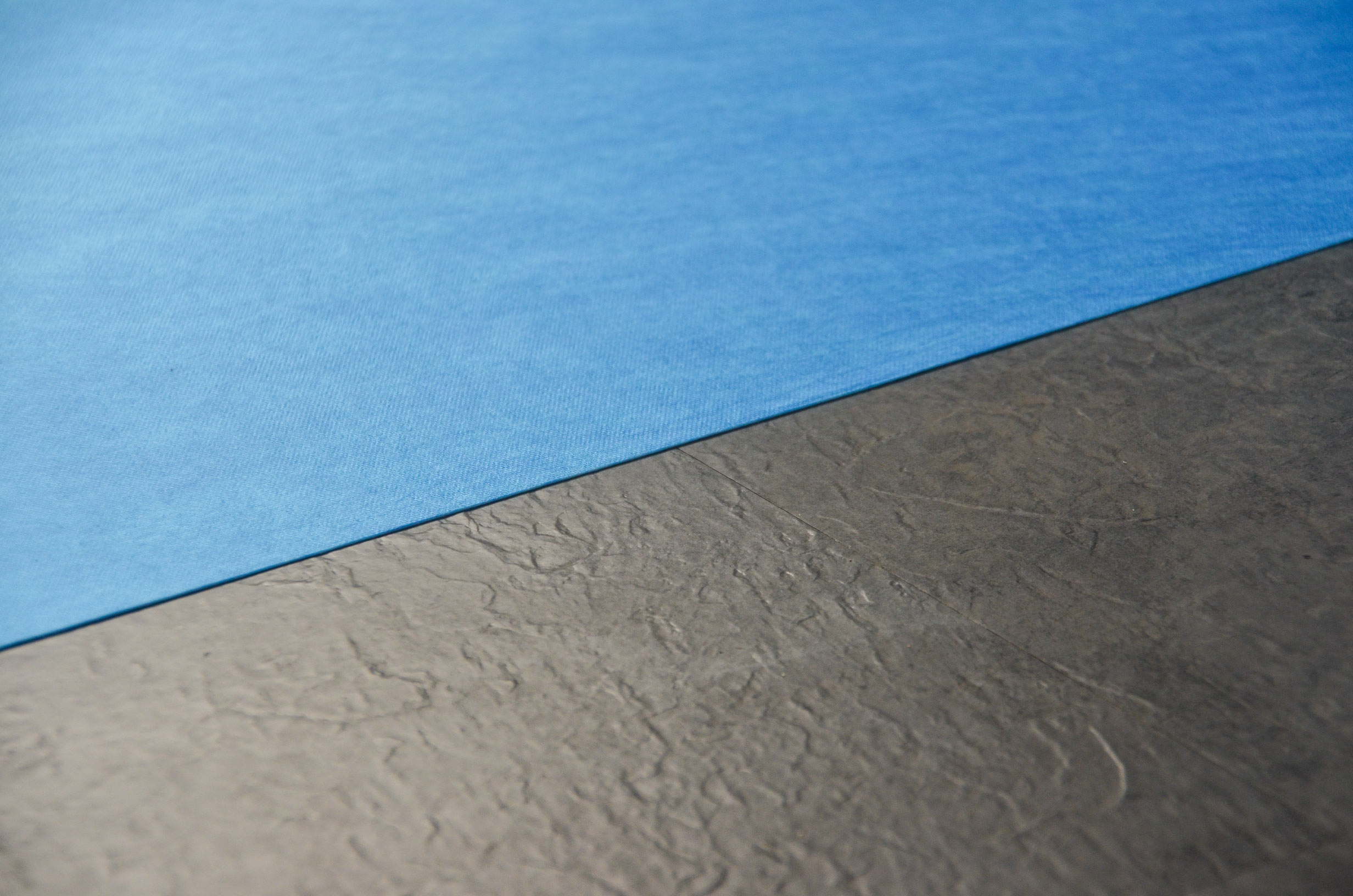 Blaues selbstklebendes Treppenschutzvlies 25 m² von Zero Dus