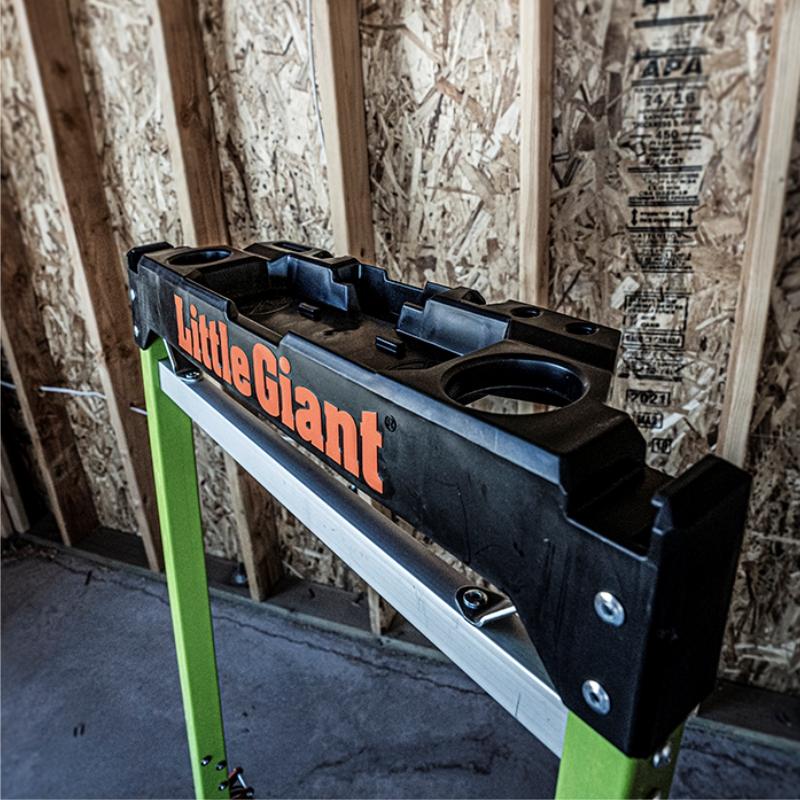 JUMBO STEP PRO Klapptreppe mit Werkzeugablage von Little Gia