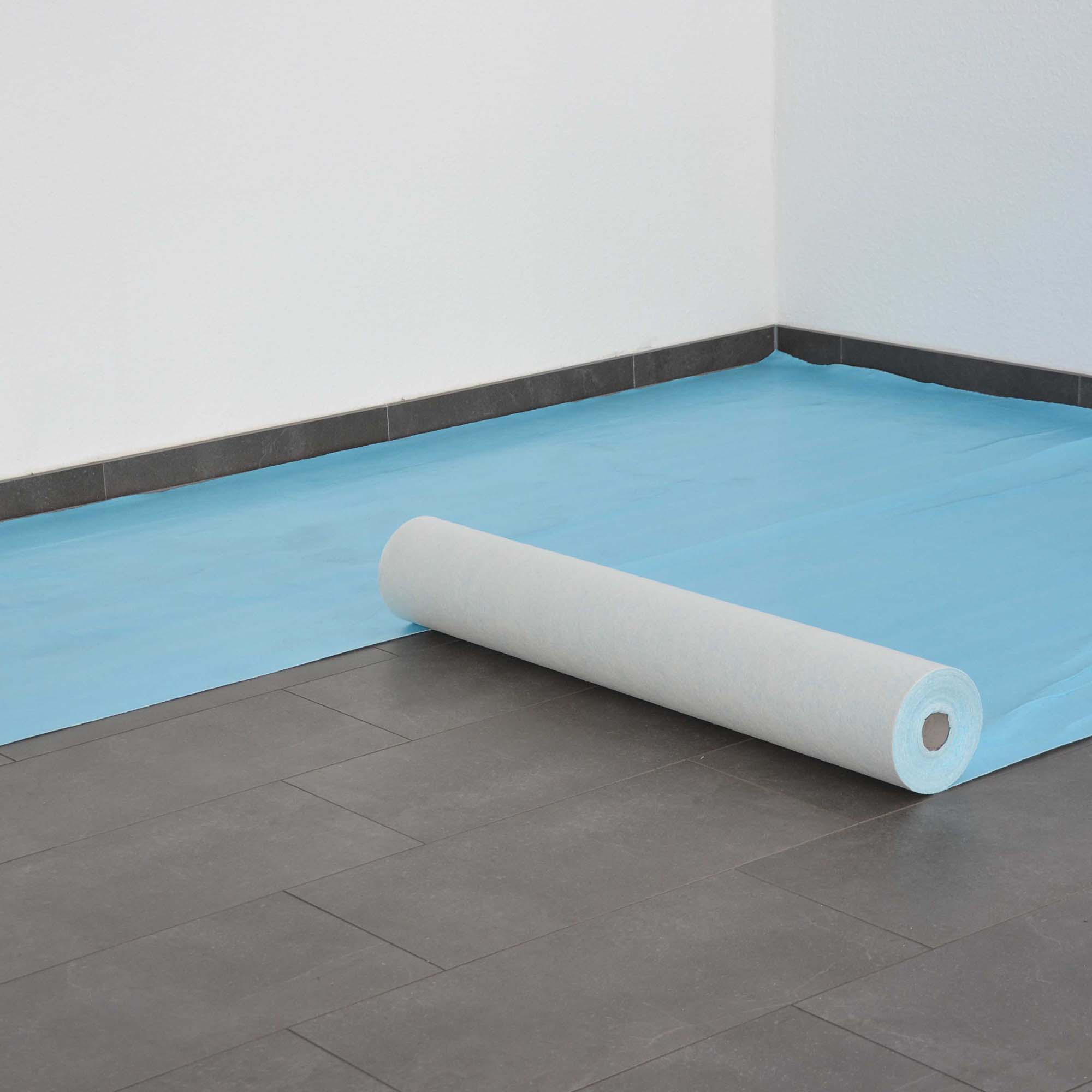 Rolle Zero Dust AktivTurbo selbsthaftendes, atmungsaktives Abdeckvlies 160 g/m² auf Boden verlegt, Schutz für frisch verlegte und empfindliche Beläge