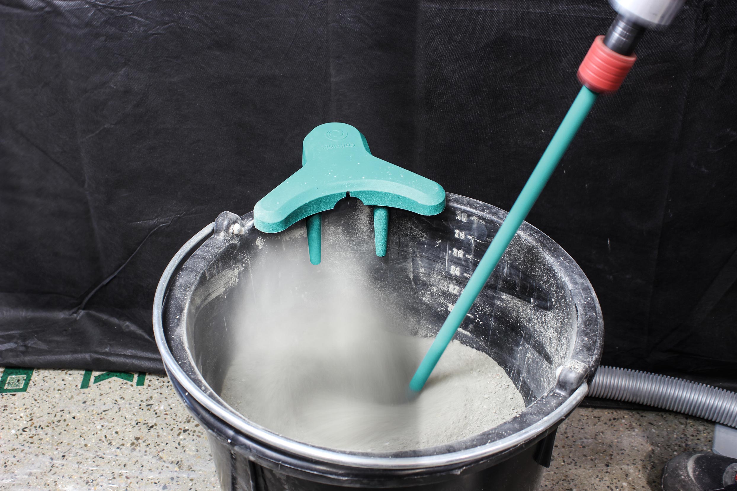 Collomix Mobile Staubabsaugung dust.EX am Mischeimer