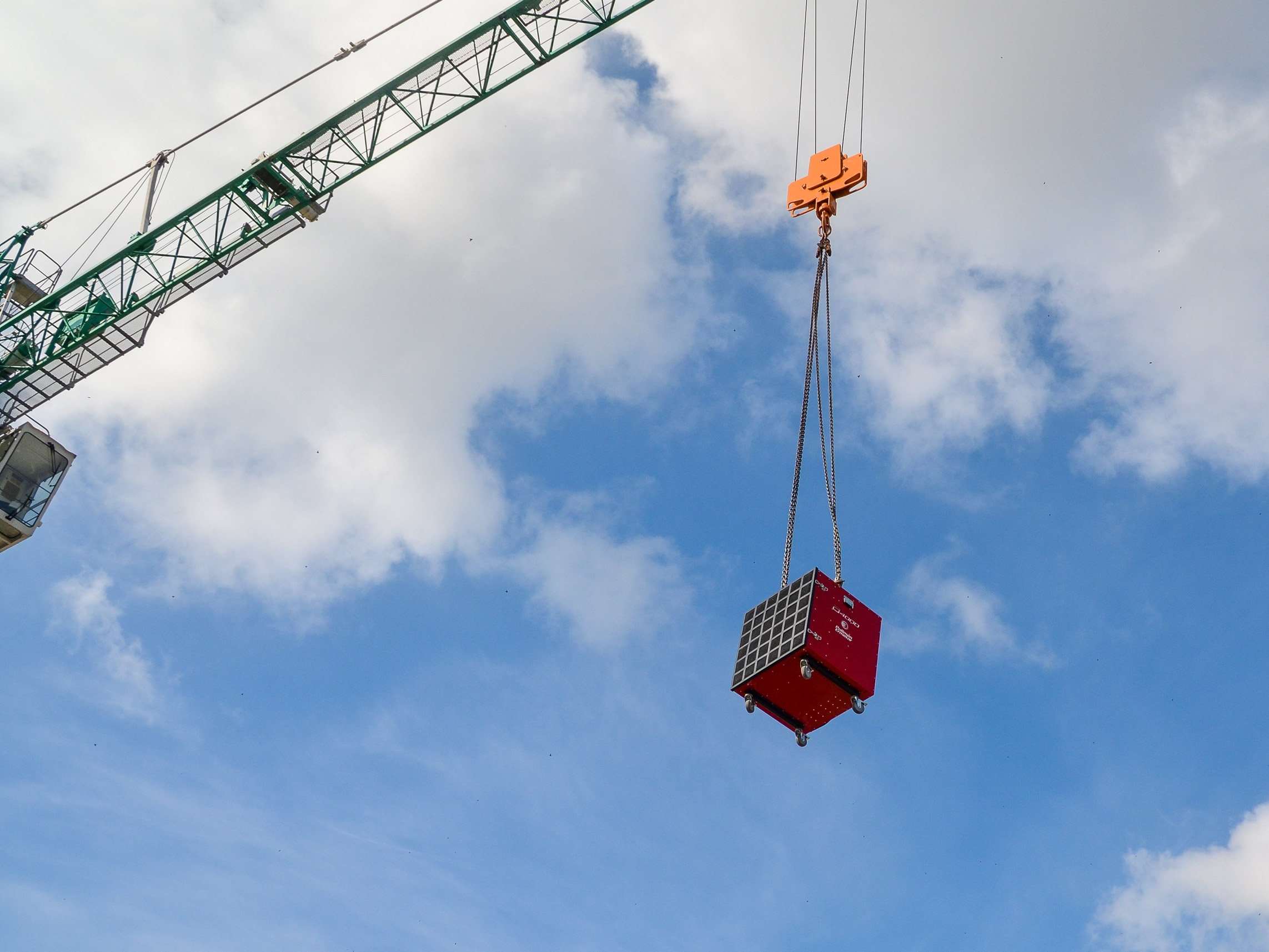 Bau-Luftreiniger Pullman Ermator A4000 mit HEPA 13 am Kran
