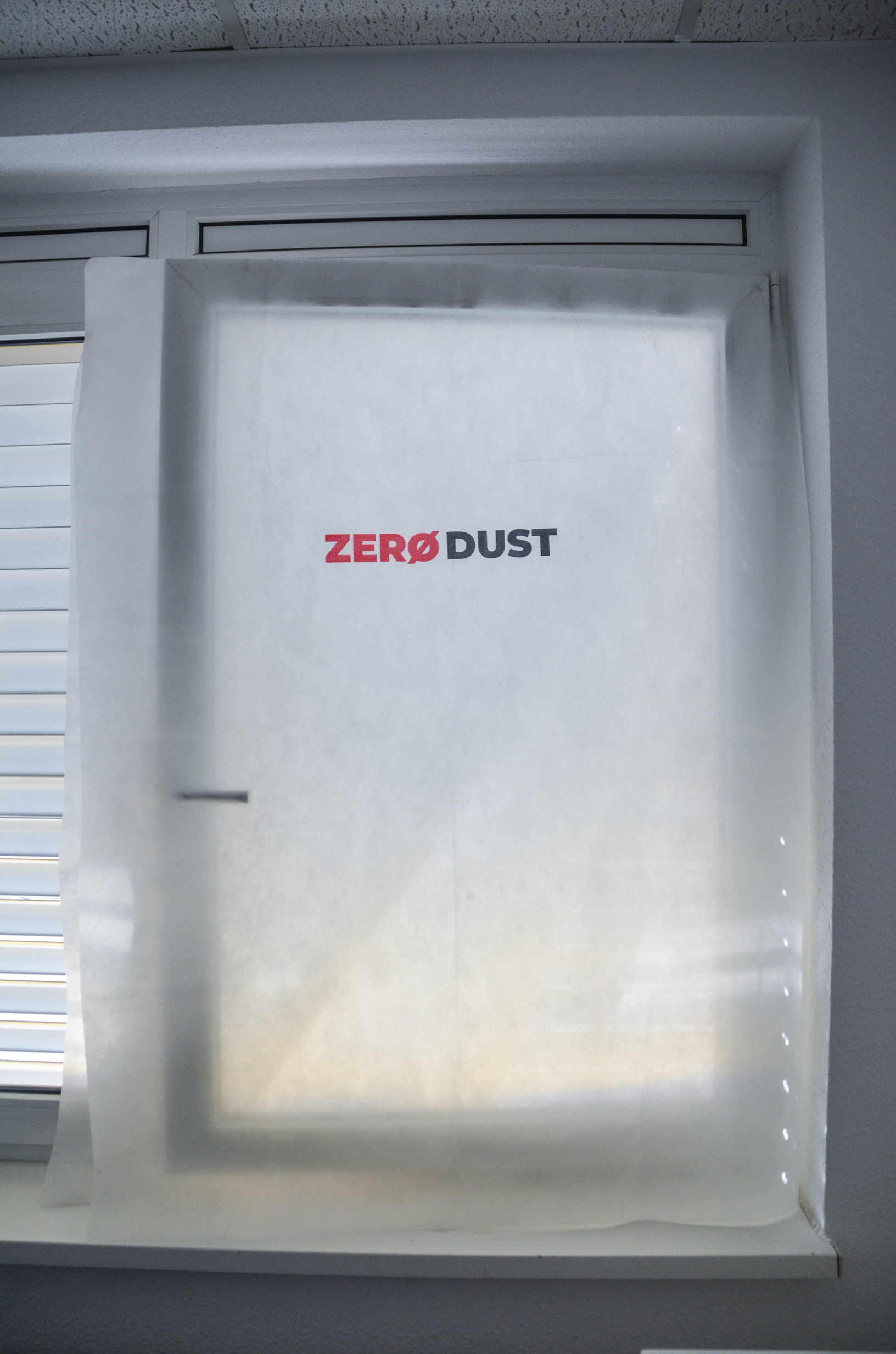 Zero Dust Abdeckhaube für Fensterflügel 110 x 150 cm aus PP-
