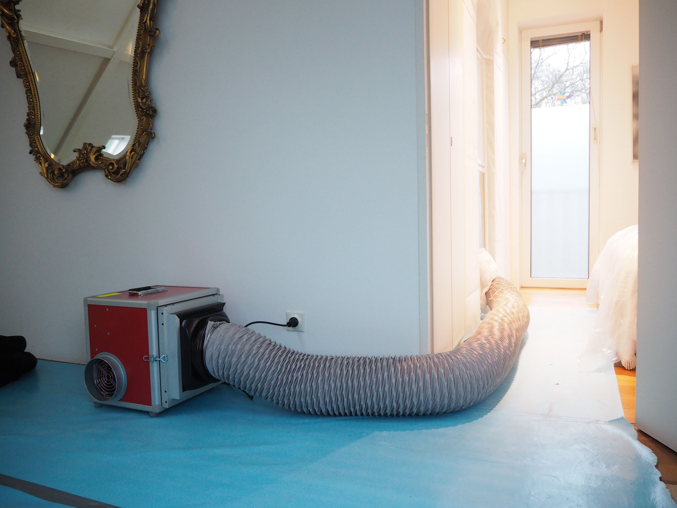 Bau-Luftreiniger Pullman Ermator A1000 mit Schlauch im Innen