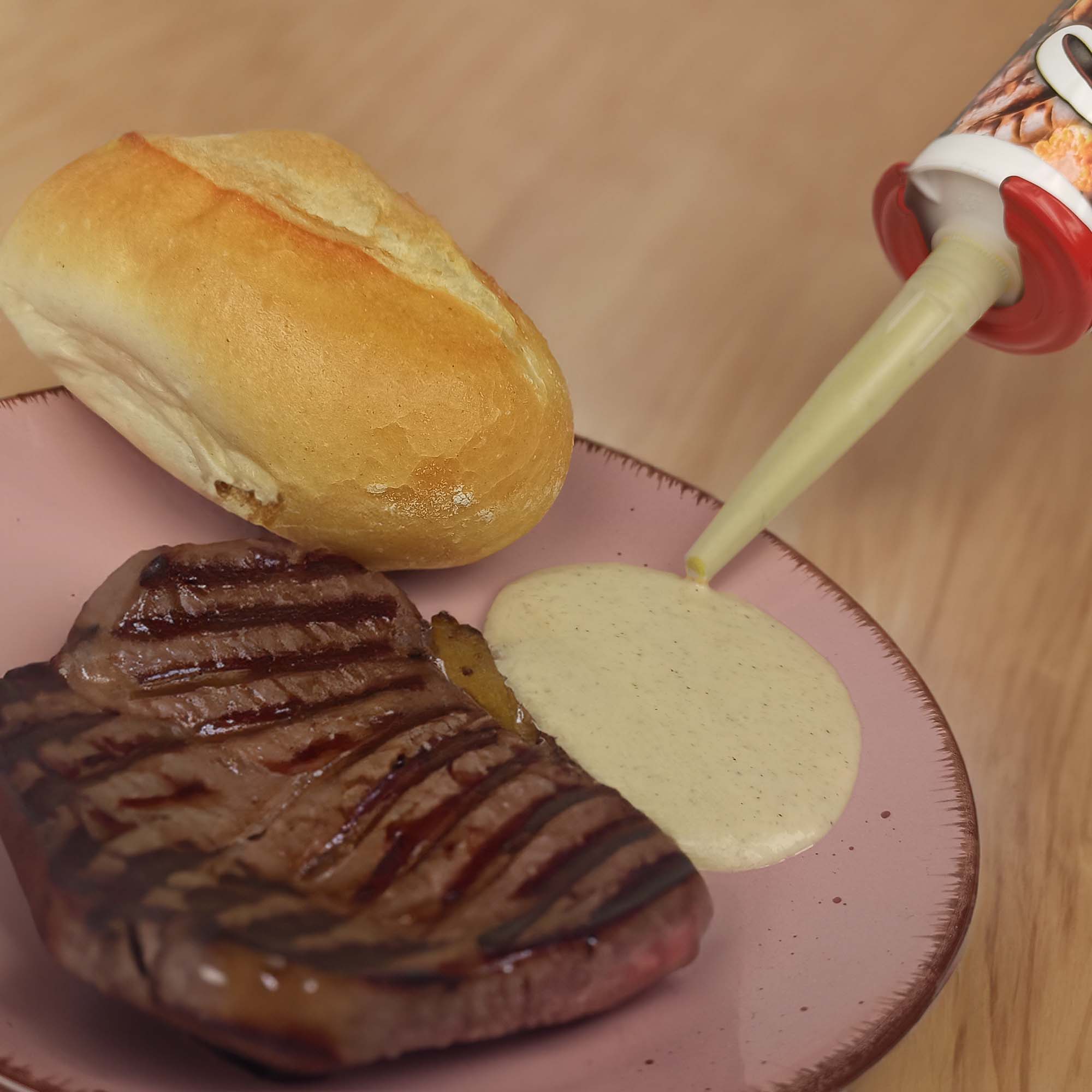 Grillikon weiße BBQ Soße aus 300 ml Kartusche zu Steak