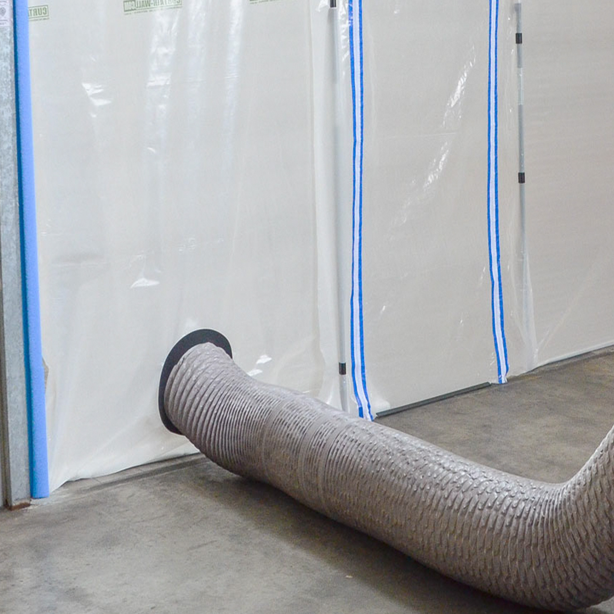 Zero Dust selbstklebende Schlauchdurchführung 110 x 50 mm fü