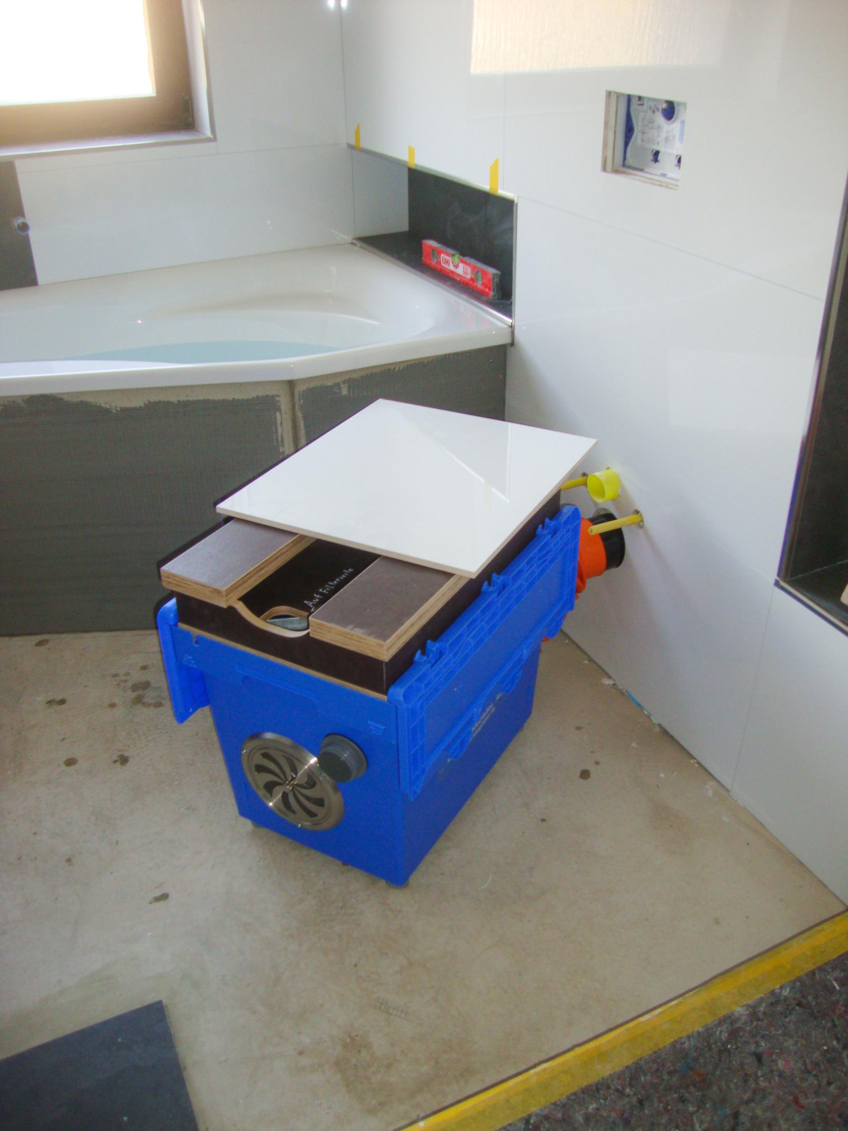 Zero Dust Saugolator WC Sauger mit Verschlussgitter im Bad