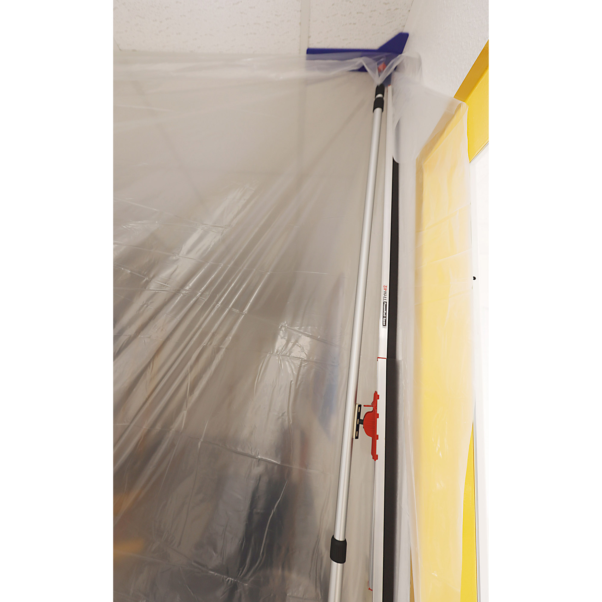 ZipWall Edge Kopfplatte mit Teleskopstange an Kassettendecke