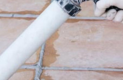 Anwendung des Collomix Rührer DMR zum Verfugen von Fliesen